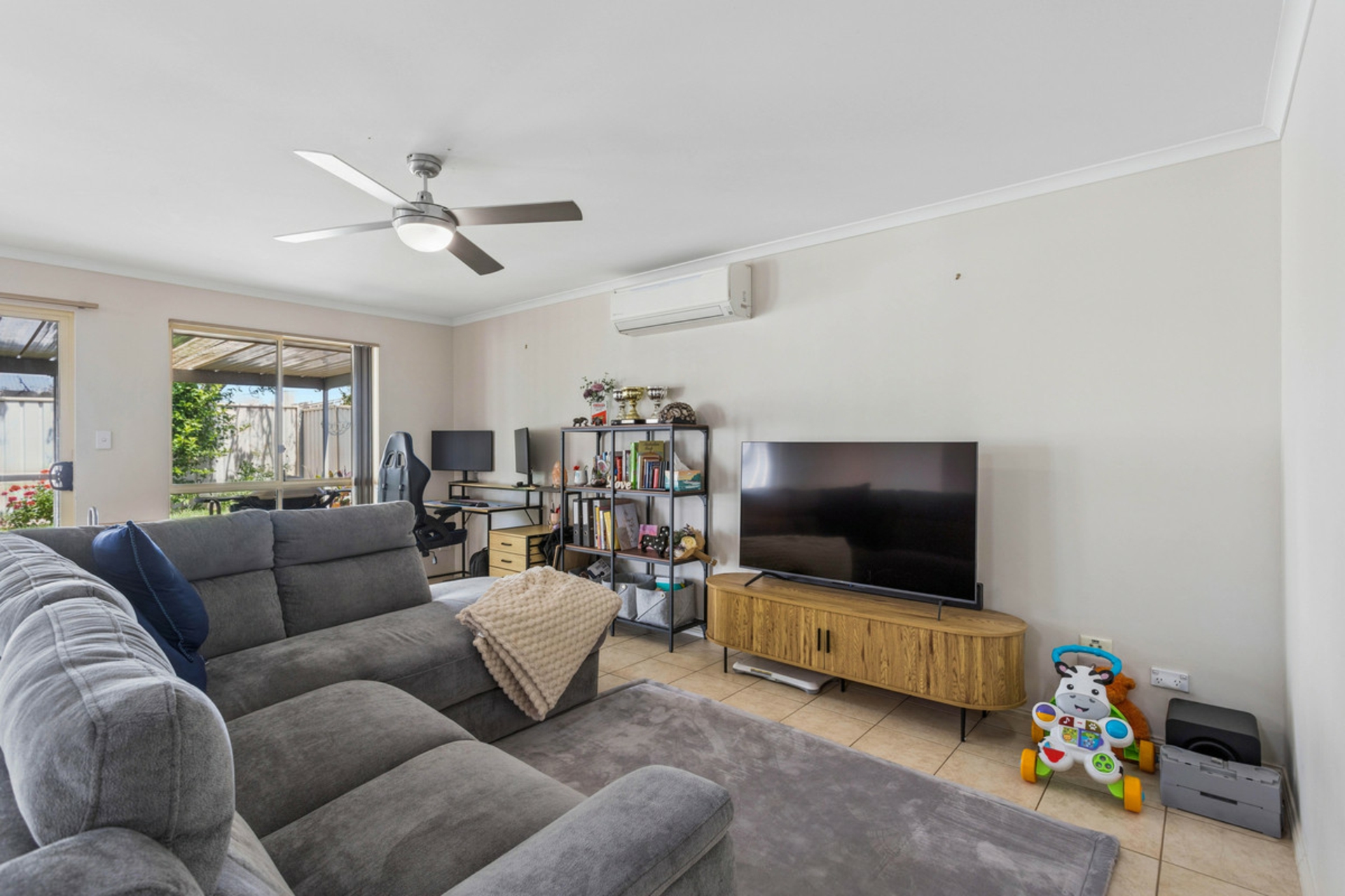 33 Strathaird Boulevard — photo 5 of 14