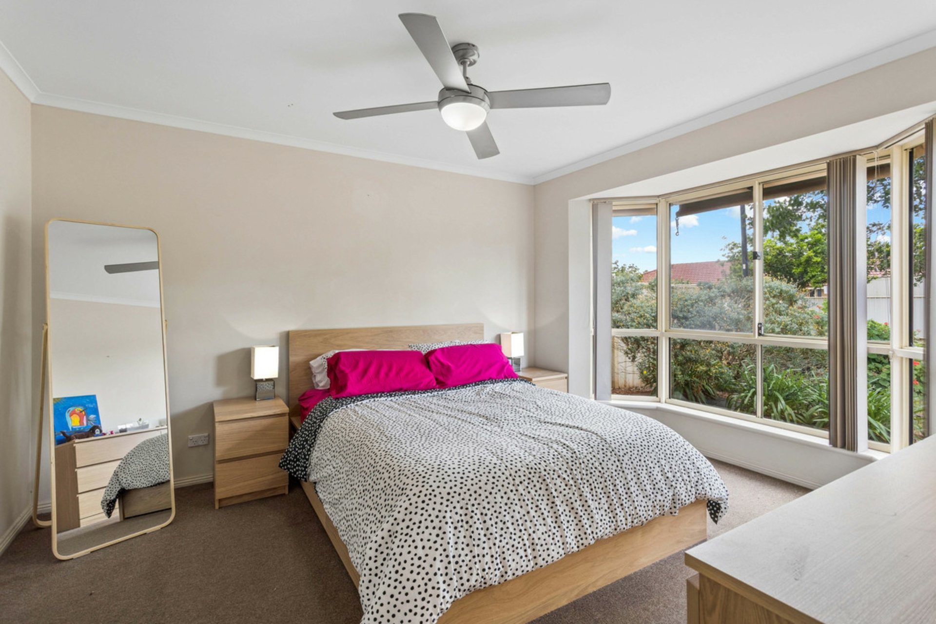 33 Strathaird Boulevard — photo 7 of 14