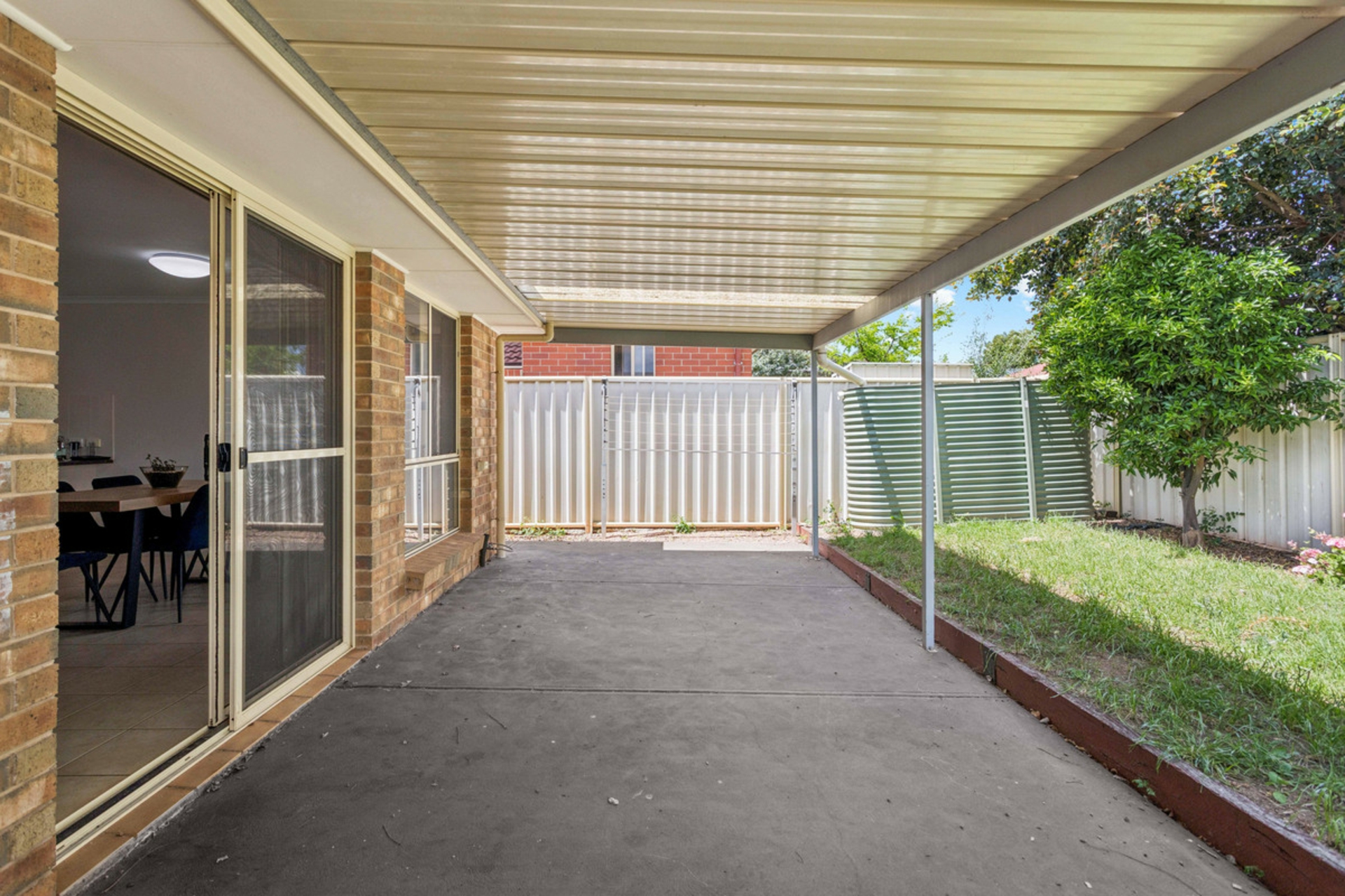 33 Strathaird Boulevard — photo 12 of 14