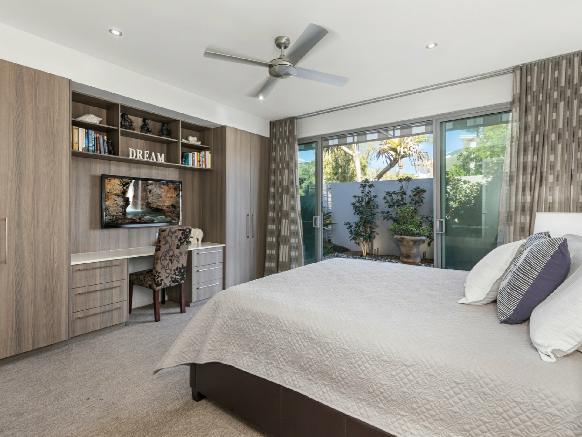 14 Cathedral Court, KINGSCLIFF