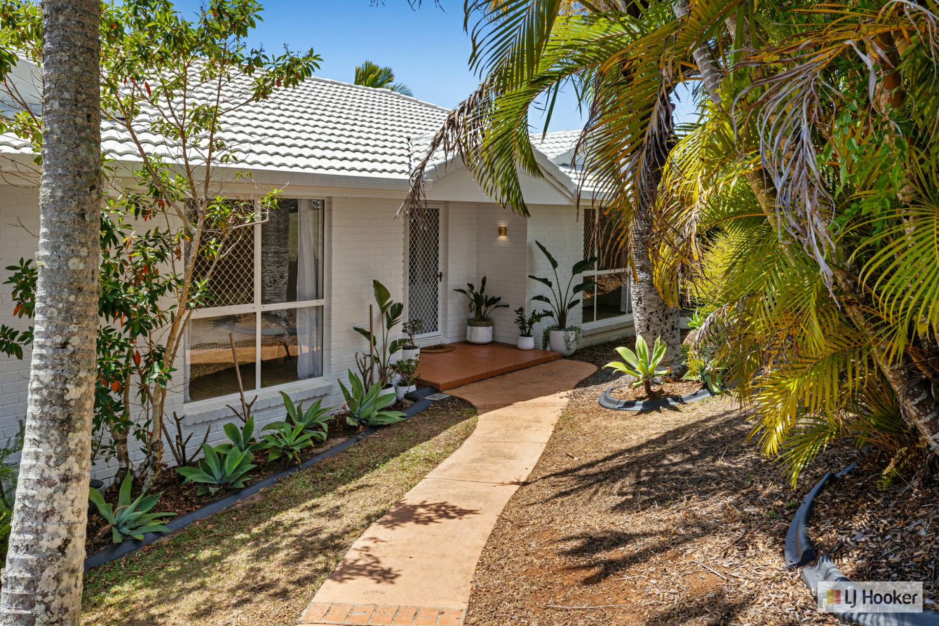 8 Jarrah Place, BANORA POINT