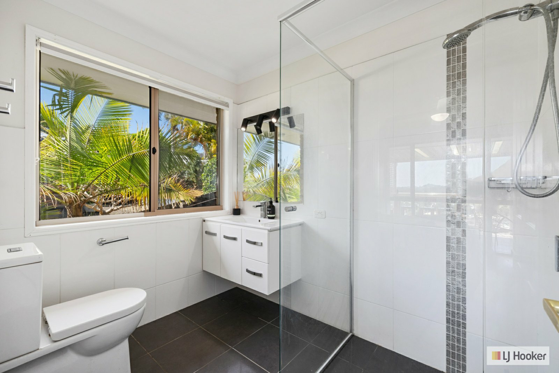 8 Jarrah Place, BANORA POINT