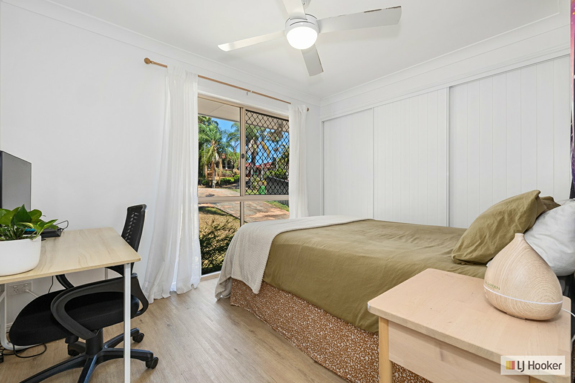 8 Jarrah Place, BANORA POINT