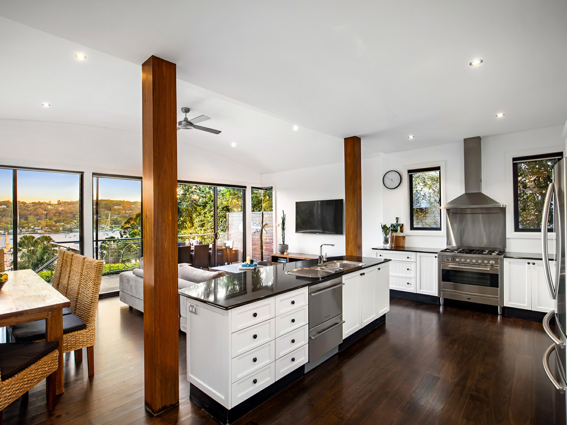 33 Prince Alfred Parade, NEWPORT