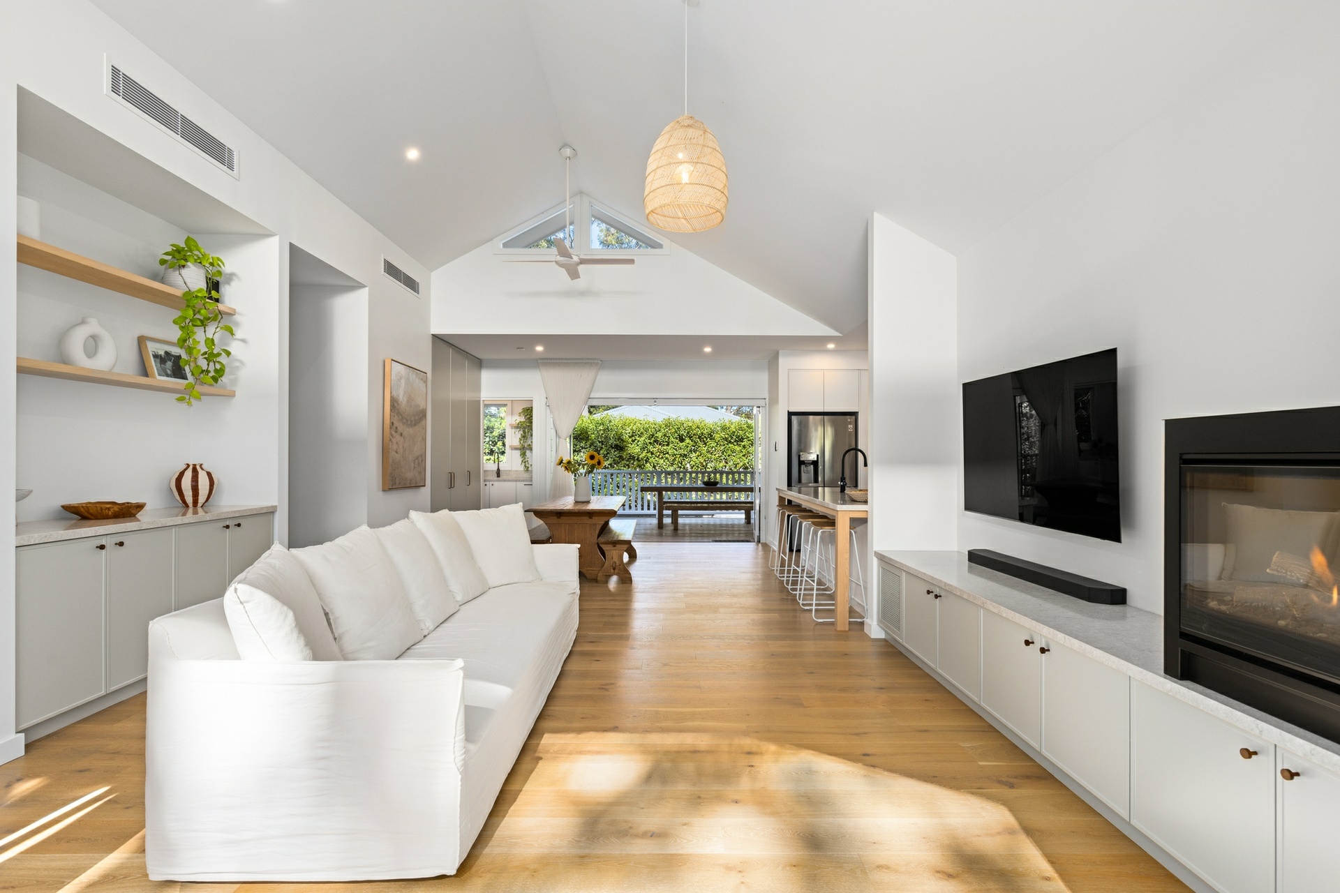 33 Irrubel Road, Newport