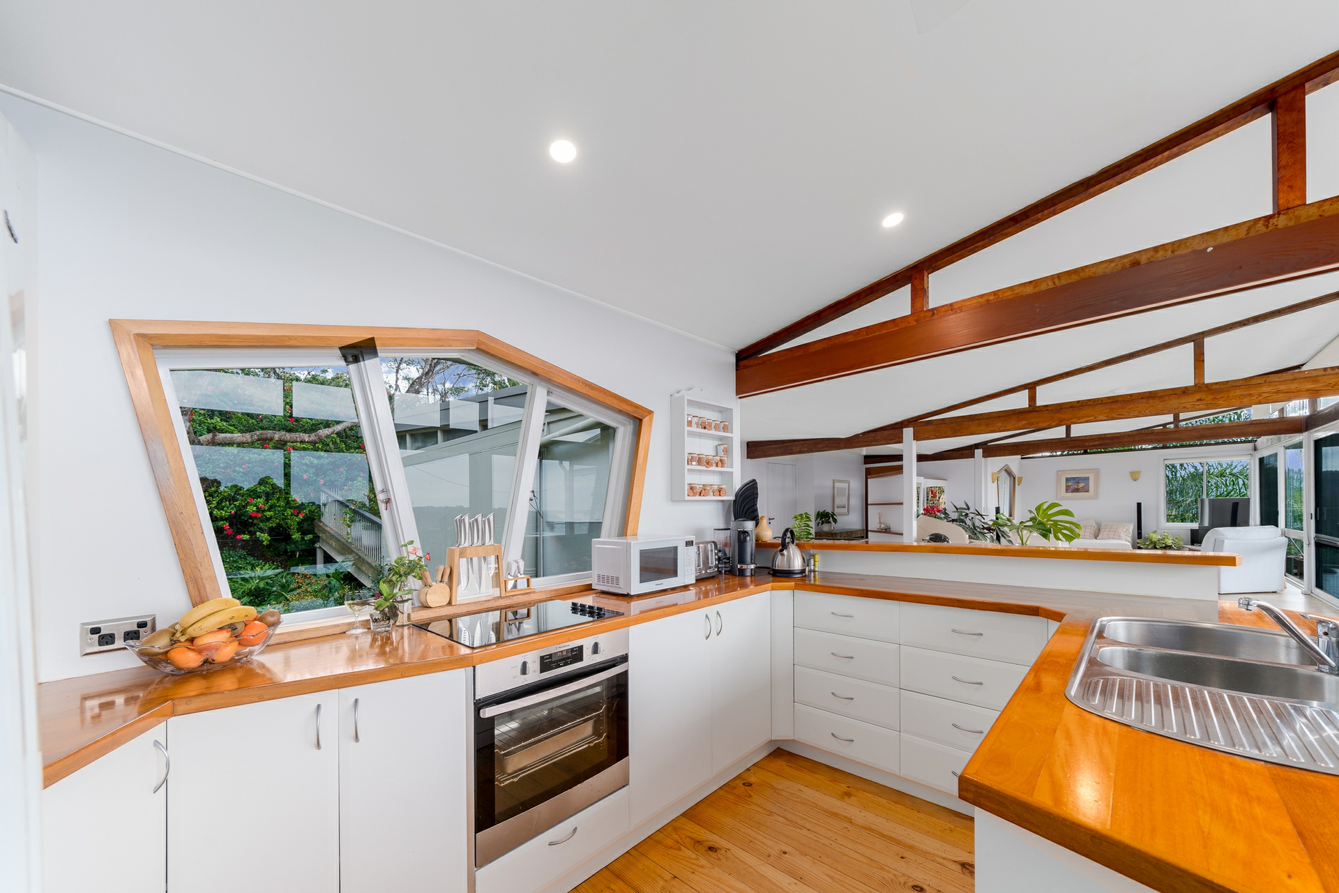 72 Wandeen Road — photo 6 of 12