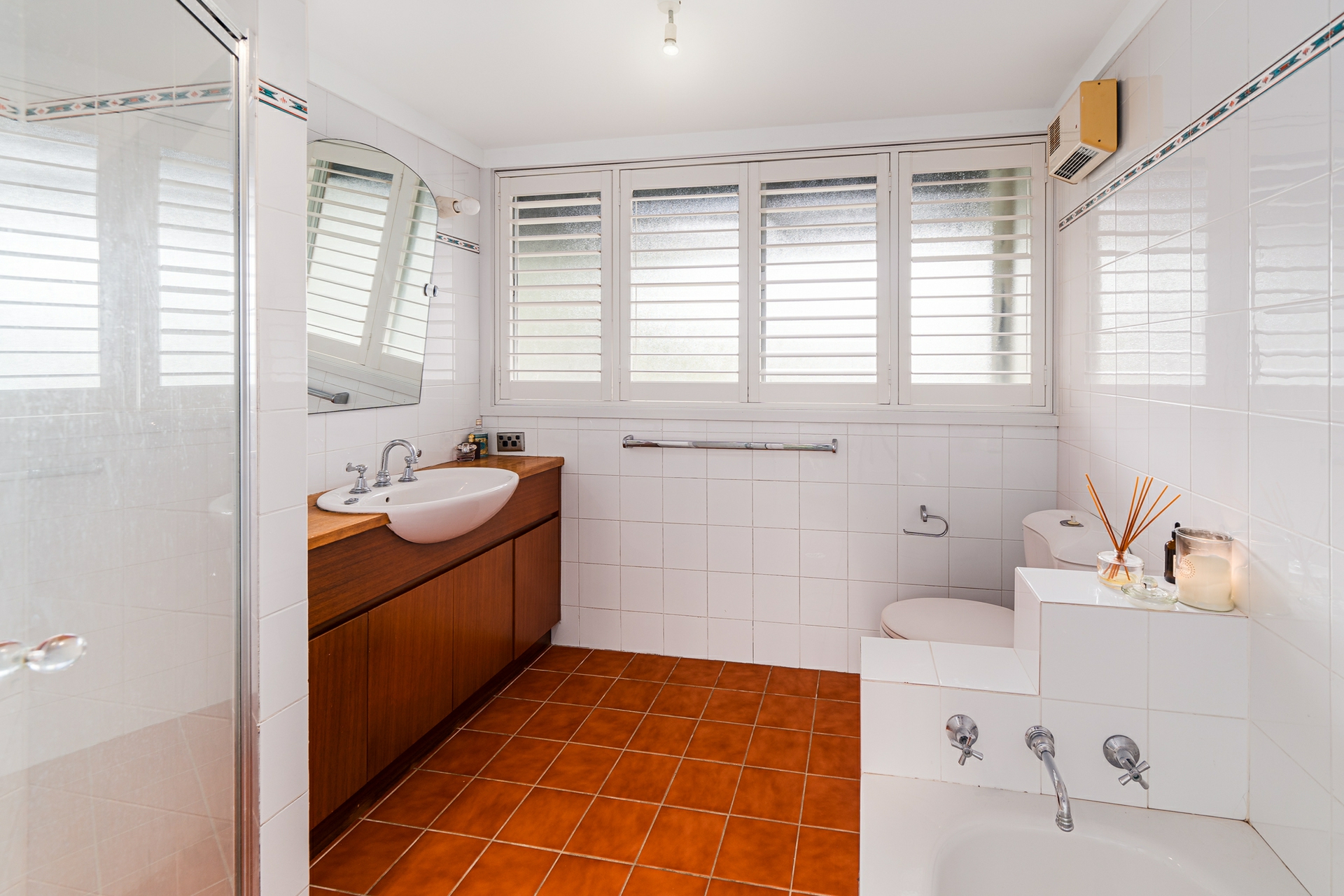 72 Wandeen Road — photo 10 of 12