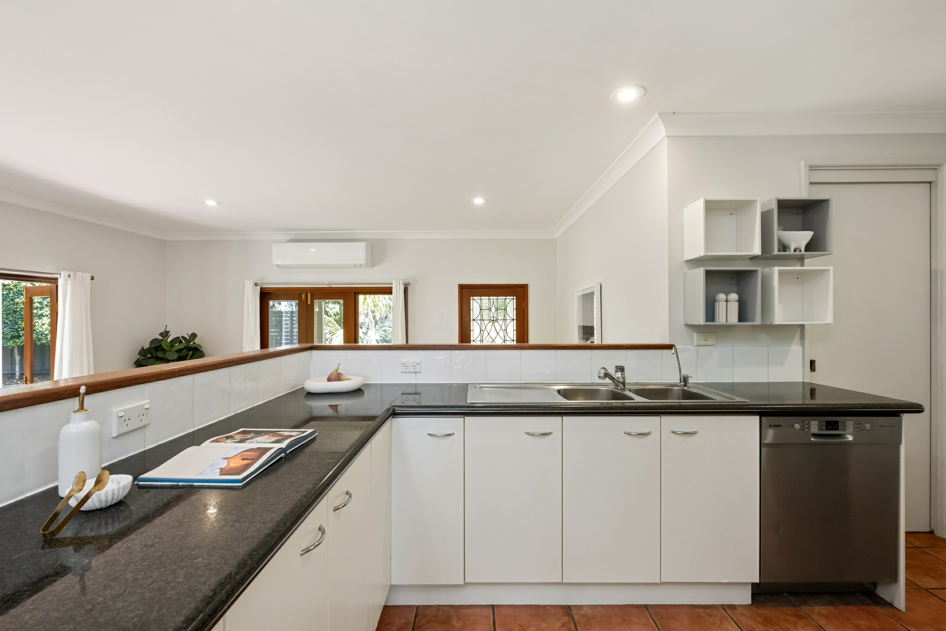 36 King Street — photo 6 of 20