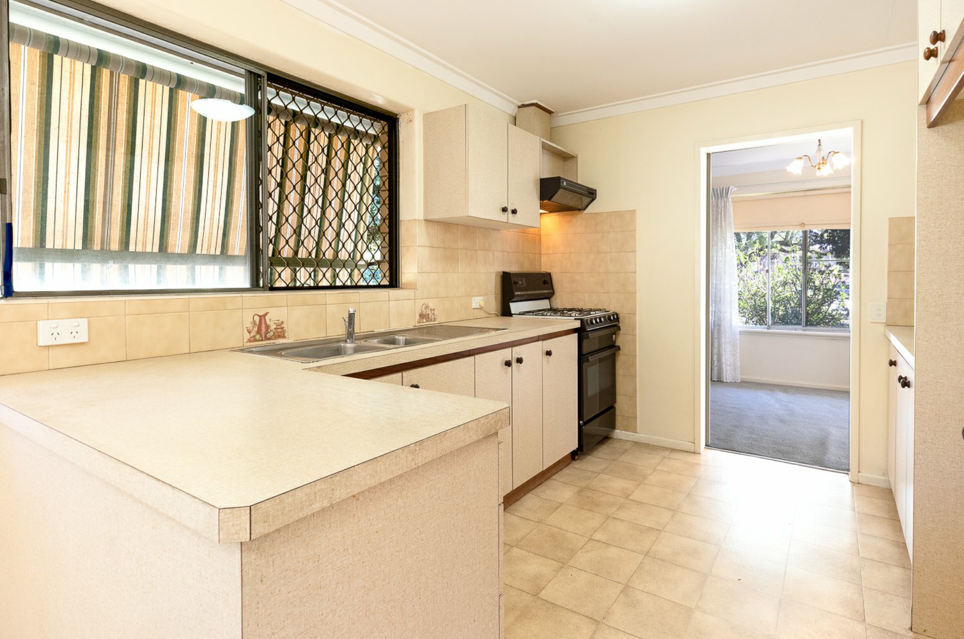 29 Roebuck Drive, SALTER POINT