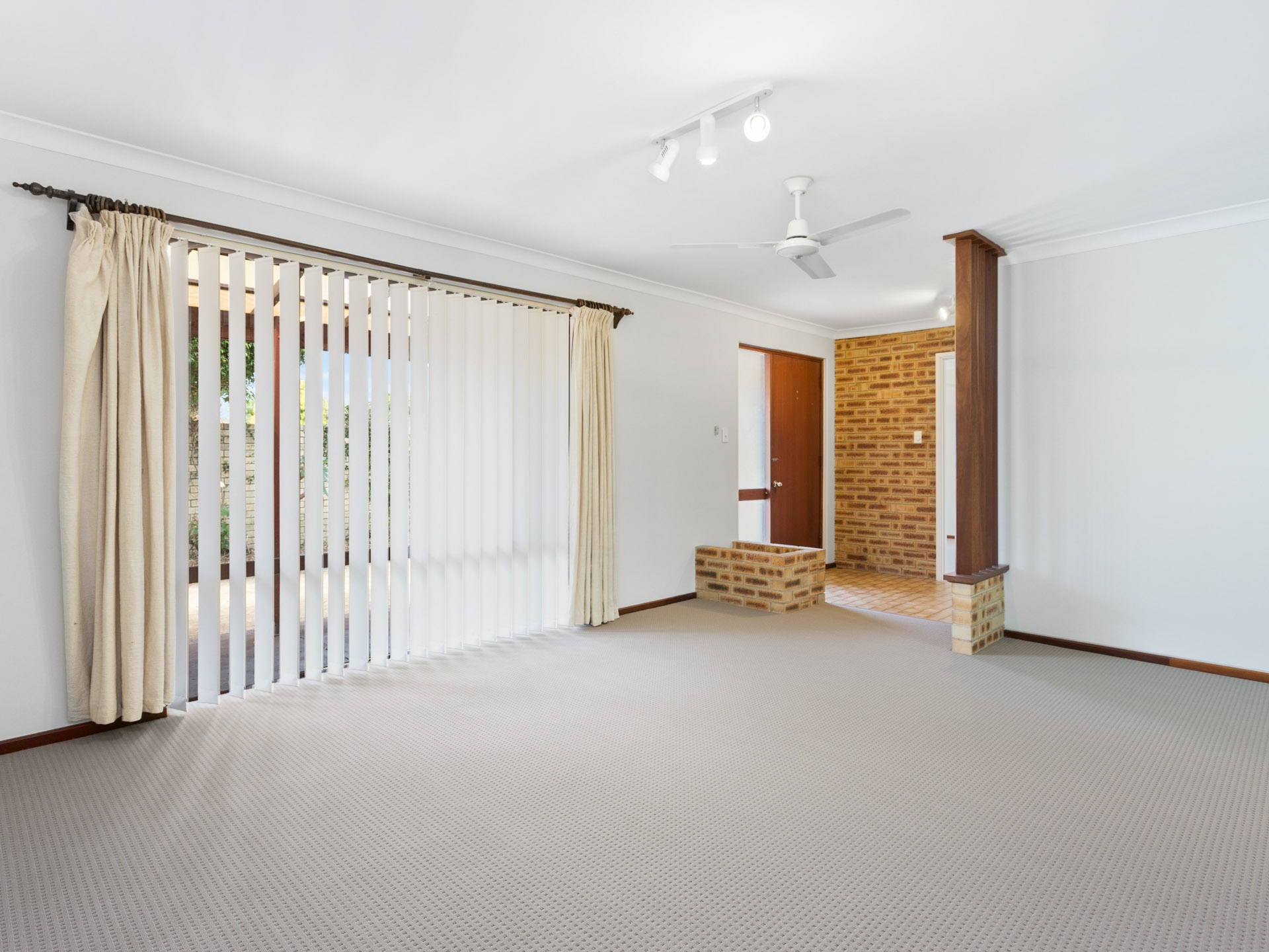 13 Dauphin Place, WILLETTON