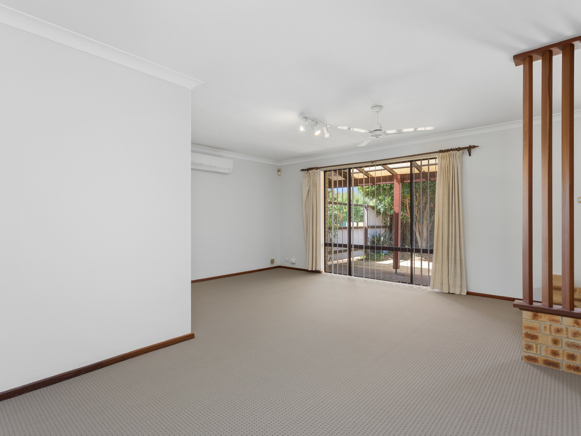 13 Dauphin Place, WILLETTON