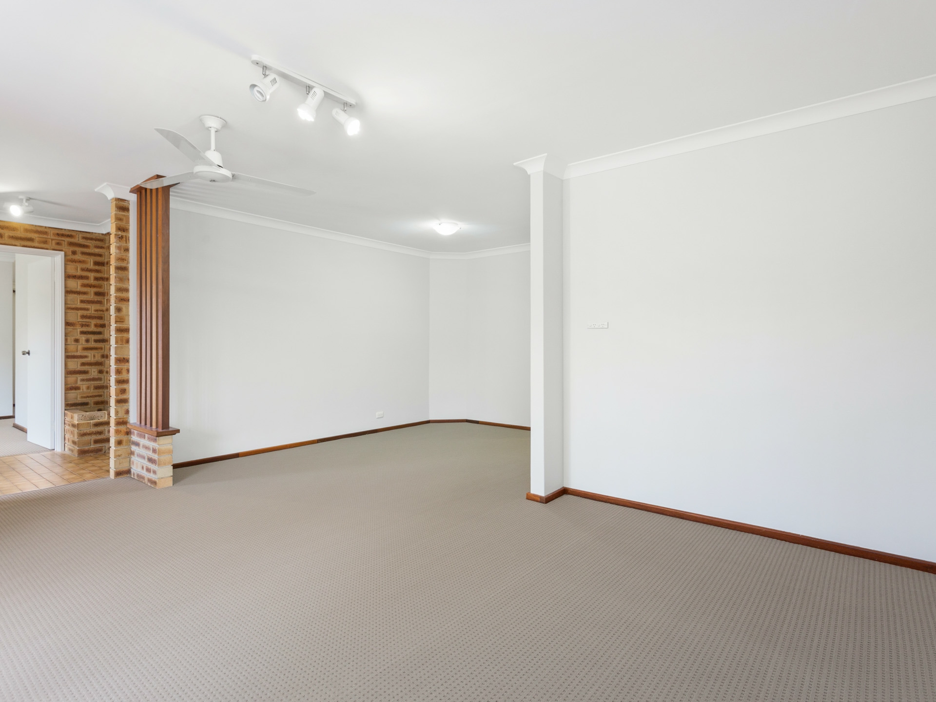 13 Dauphin Place, WILLETTON
