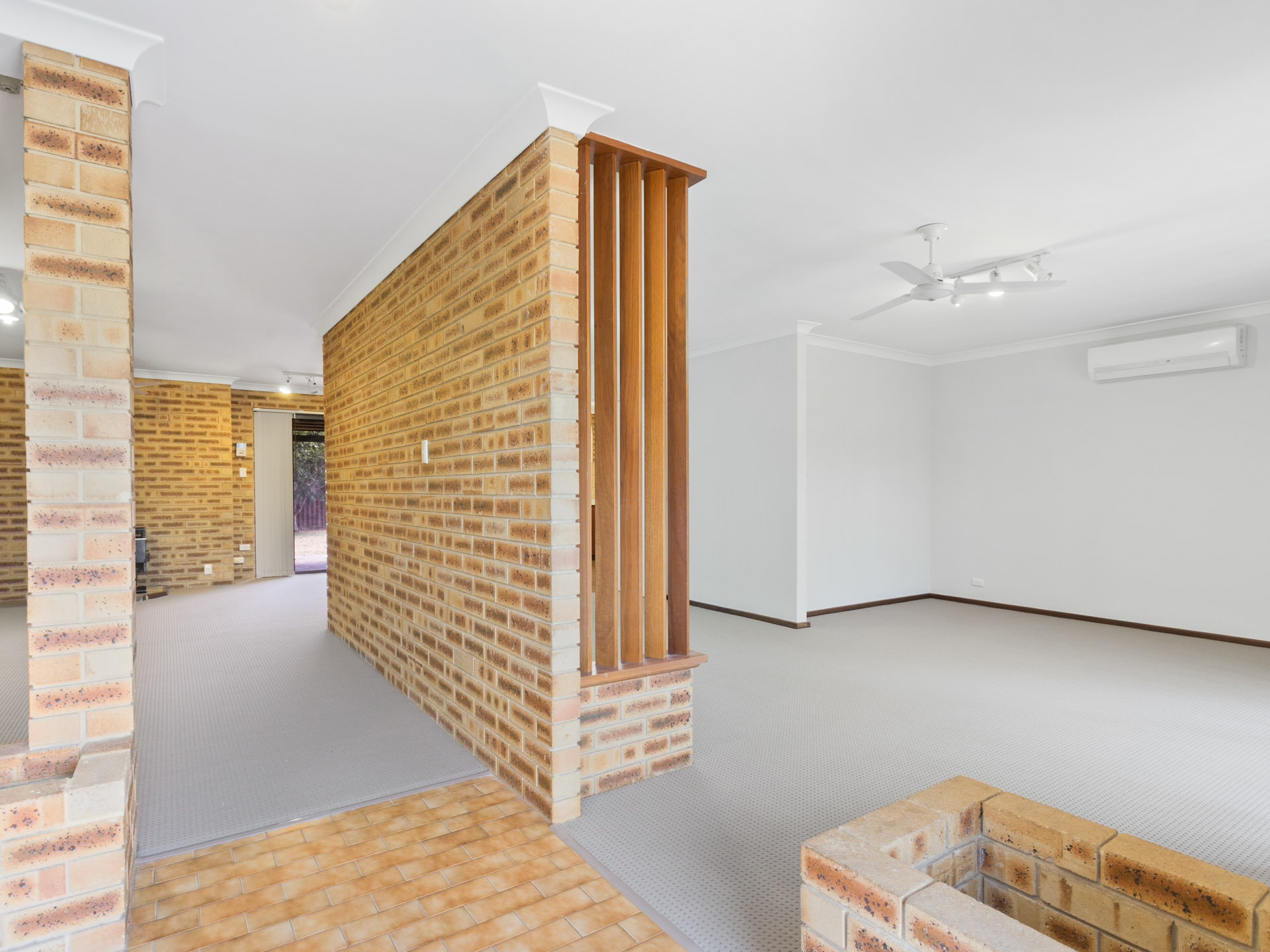 13 Dauphin Place, WILLETTON