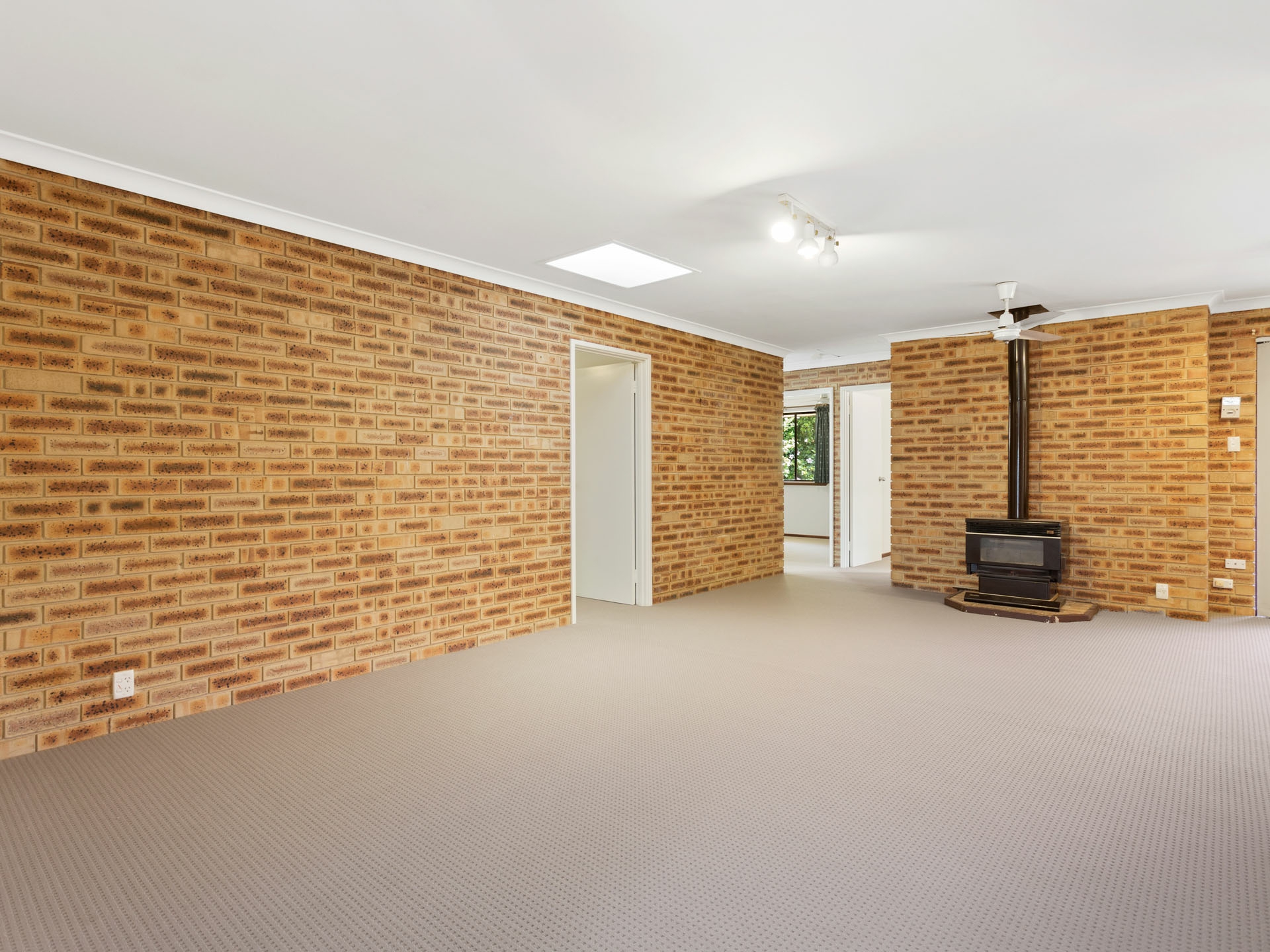 13 Dauphin Place, WILLETTON