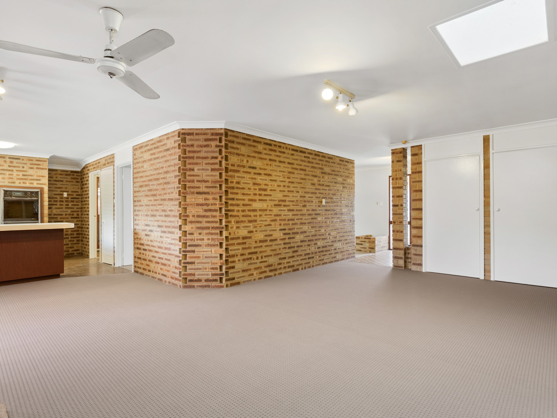 13 Dauphin Place, WILLETTON