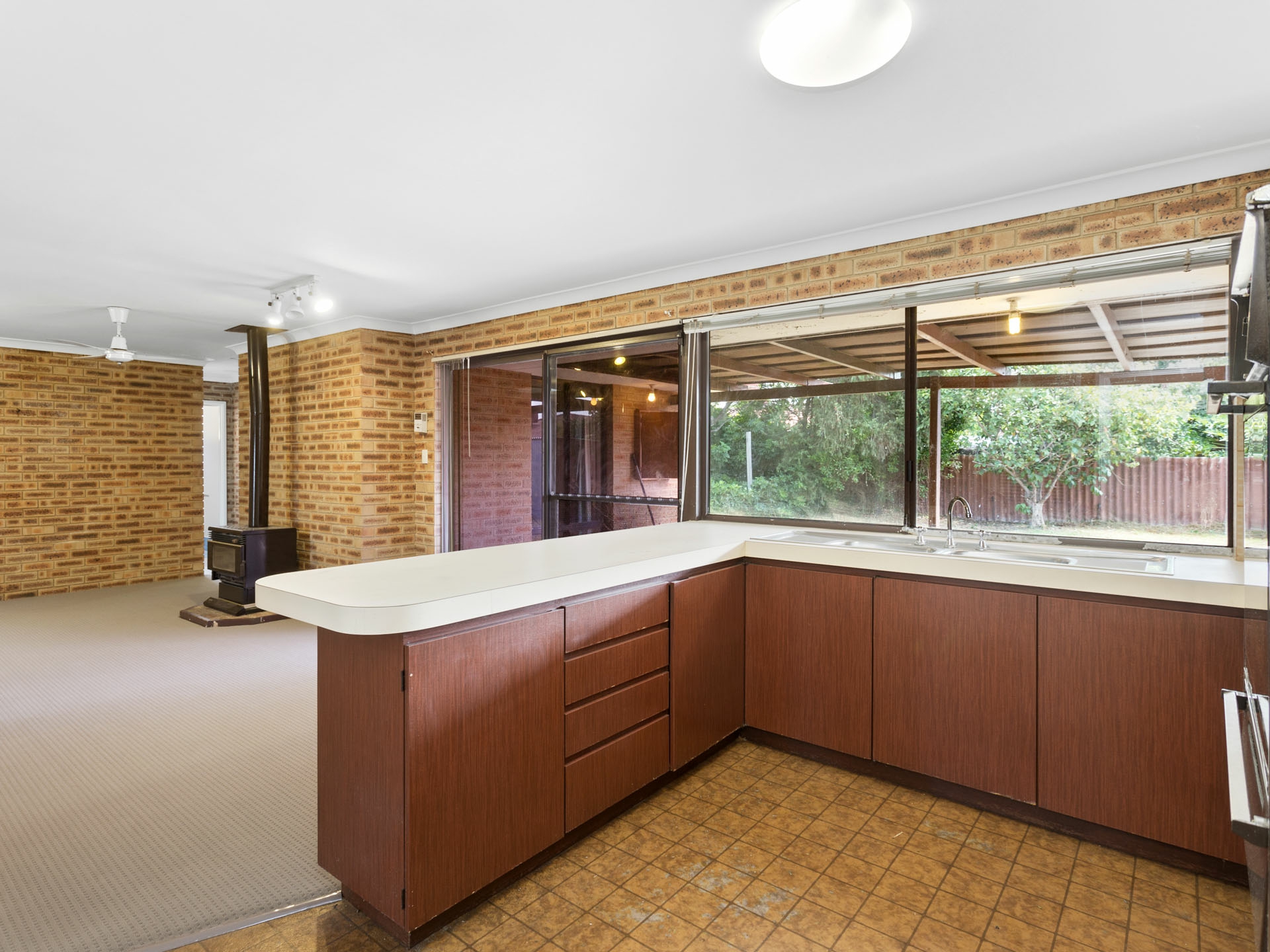 13 Dauphin Place, WILLETTON