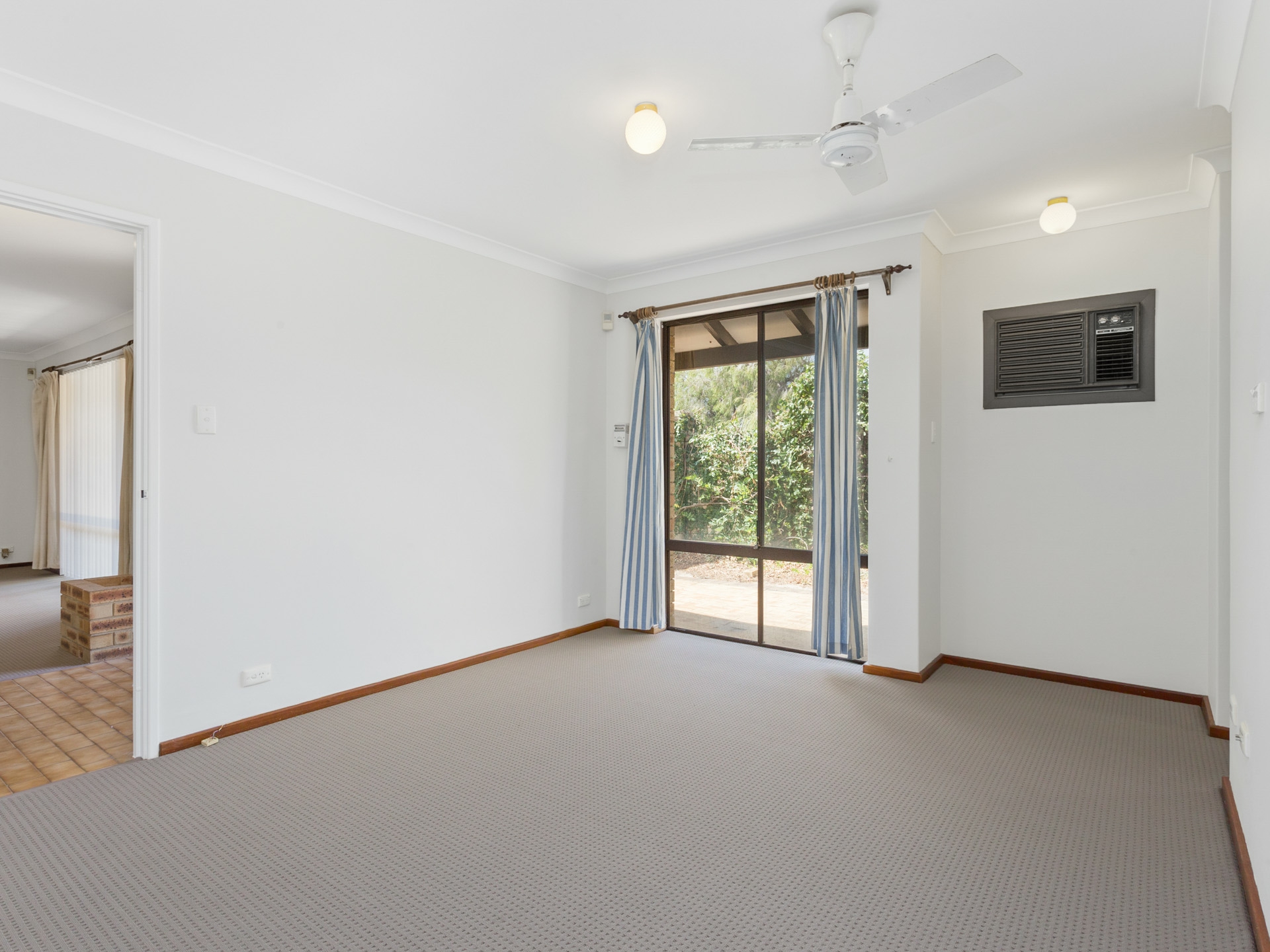 13 Dauphin Place, WILLETTON