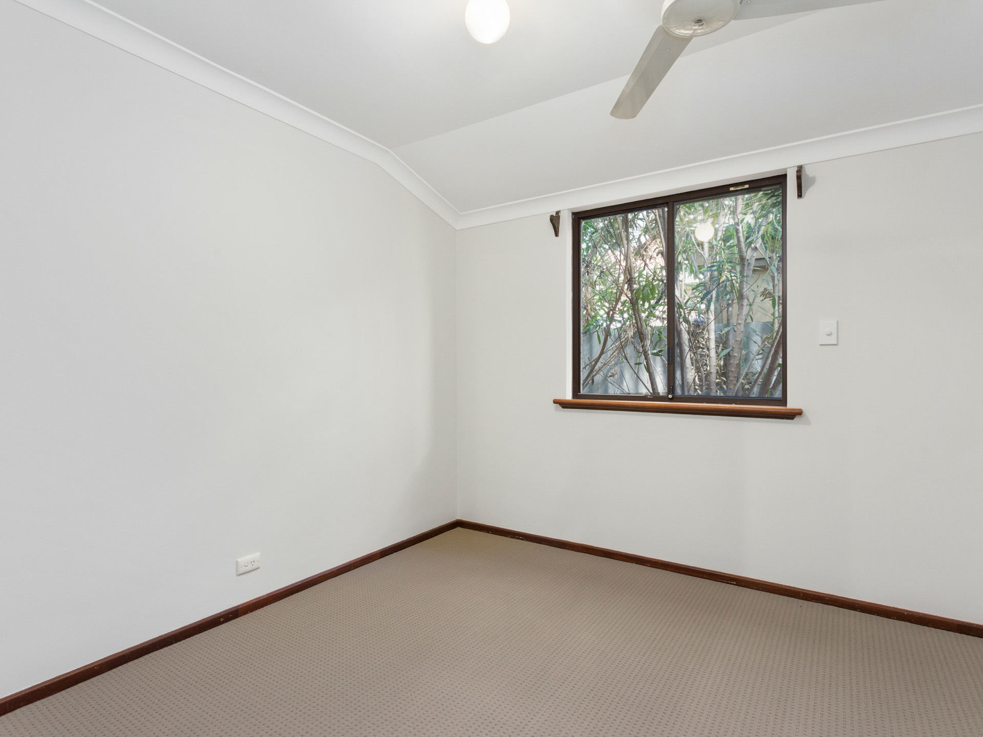 13 Dauphin Place, WILLETTON