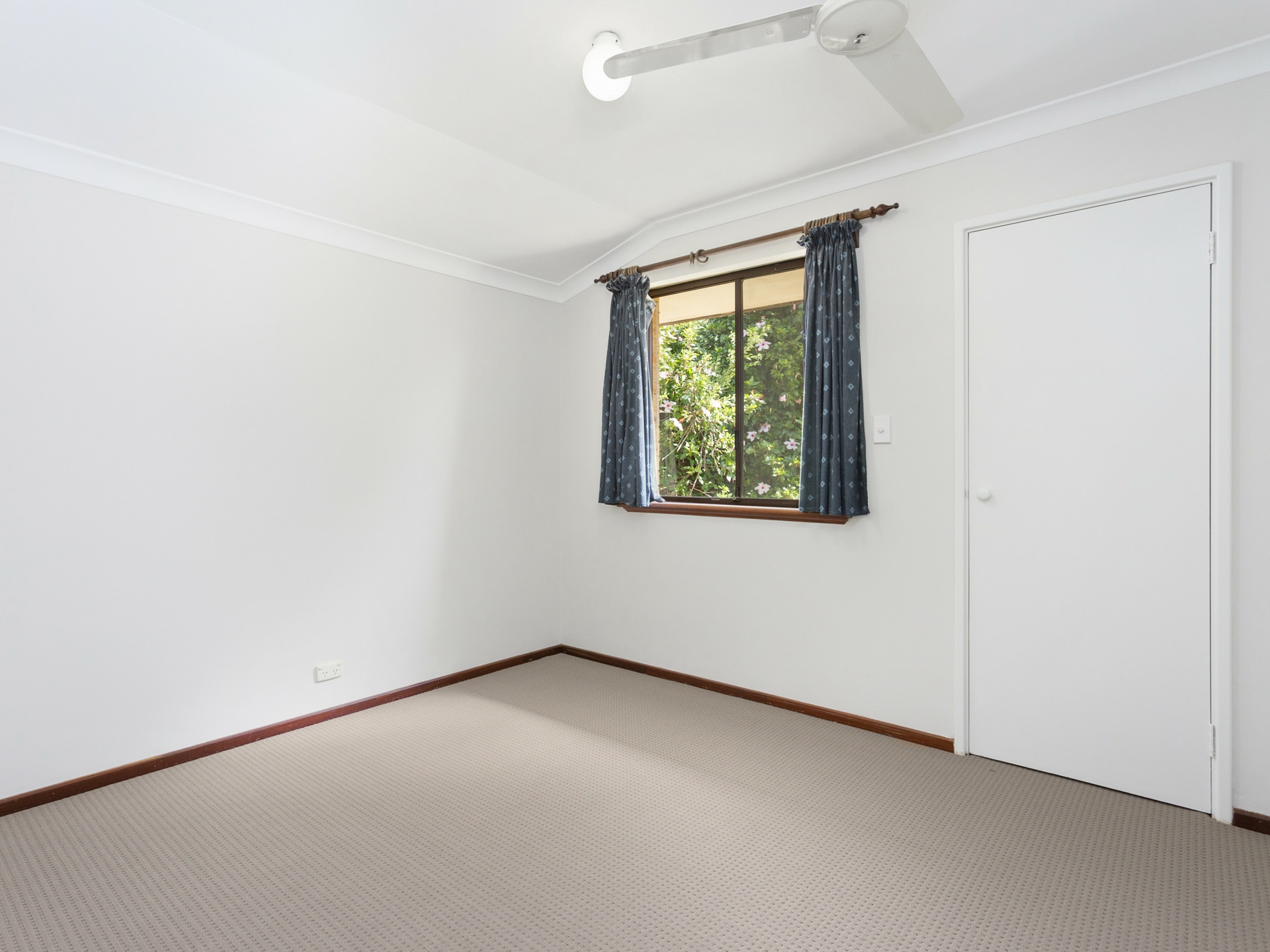 13 Dauphin Place, WILLETTON
