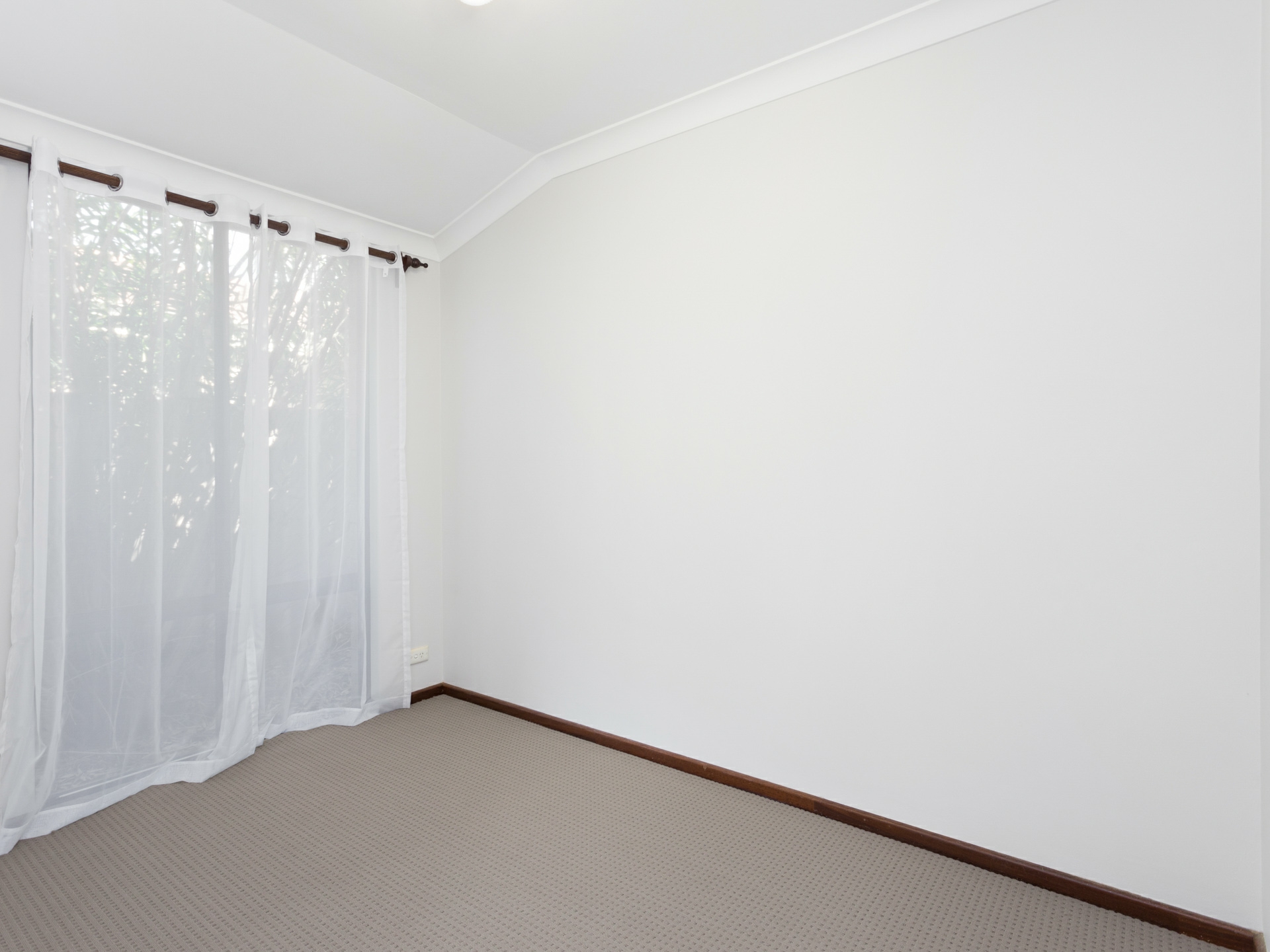 13 Dauphin Place, WILLETTON