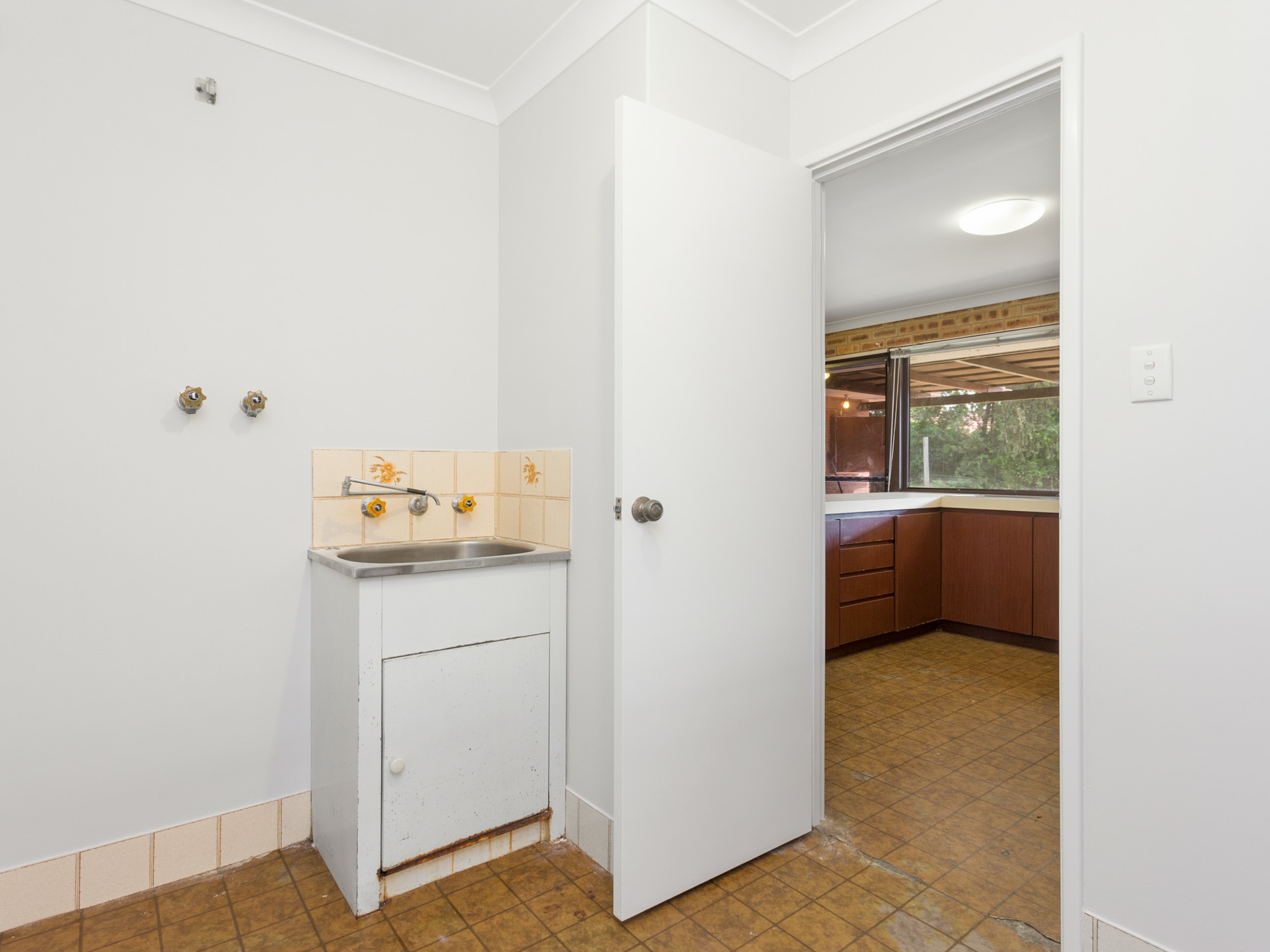 13 Dauphin Place, WILLETTON