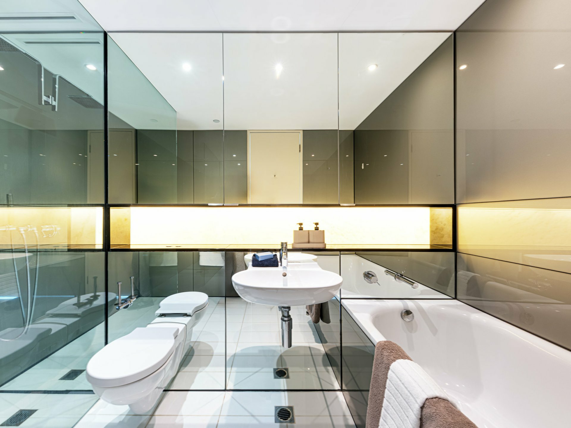 Apartment 4001/101 Bathurst Street — photo 8 of 9