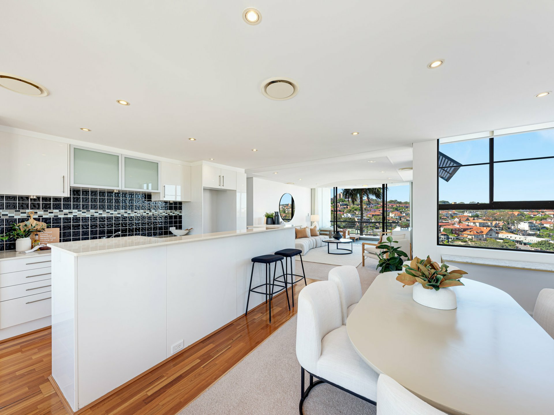 Apartment 75/1 Kiara Close — photo 4 of 10