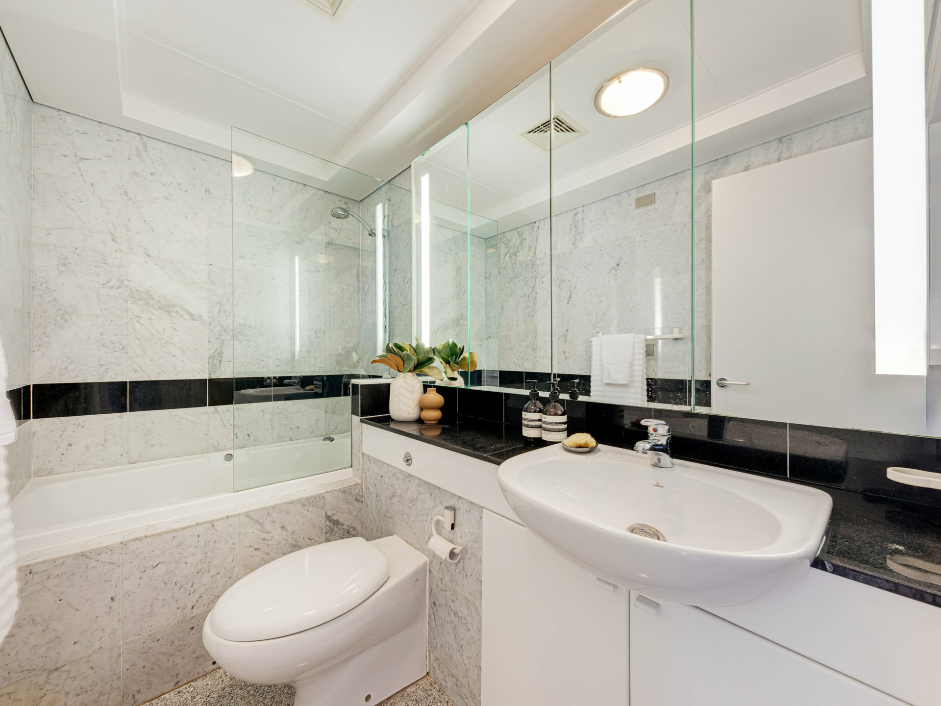 Apartment 75/1 Kiara Close — photo 8 of 10