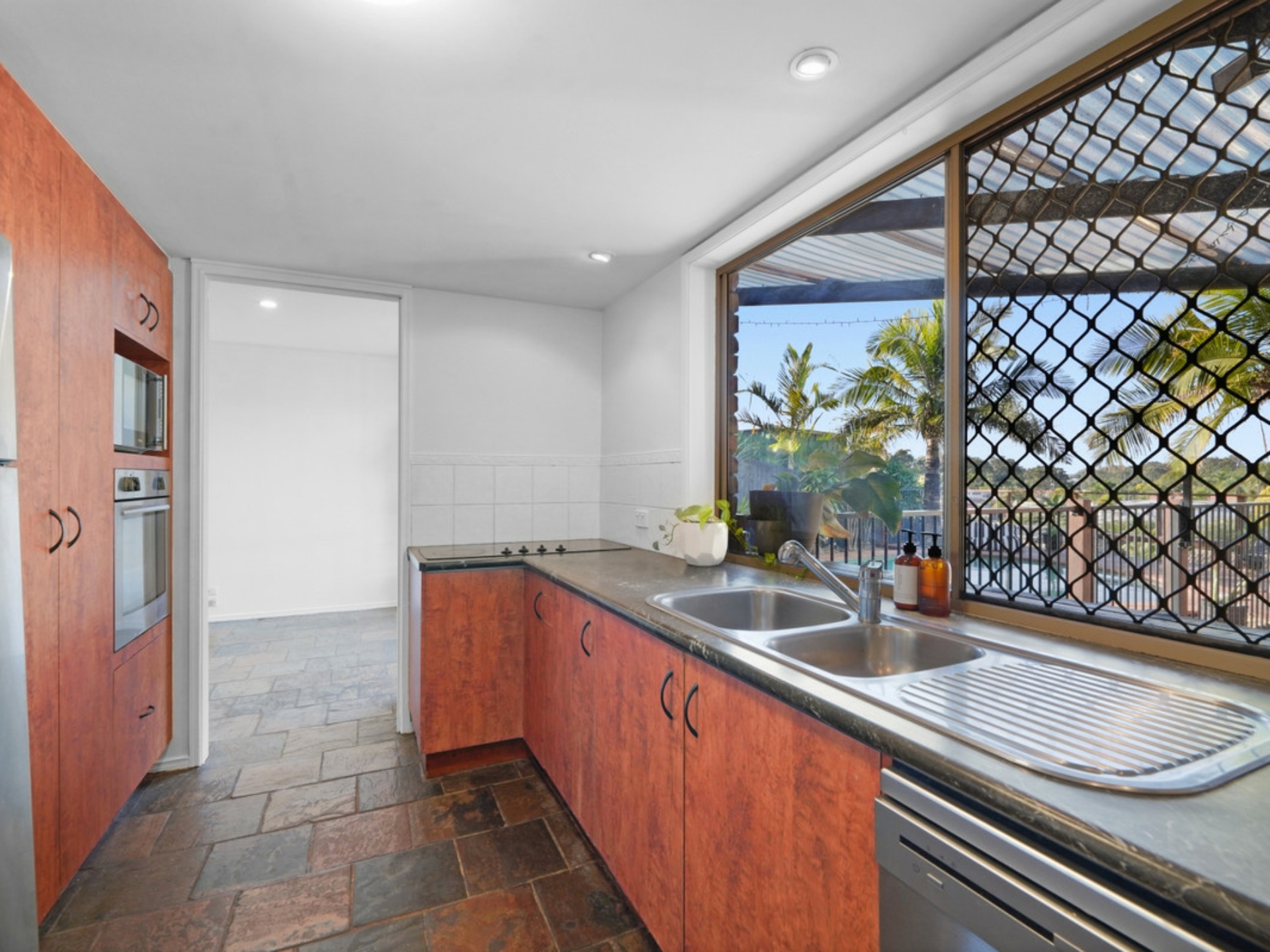 16 Palona Place, ASHMORE