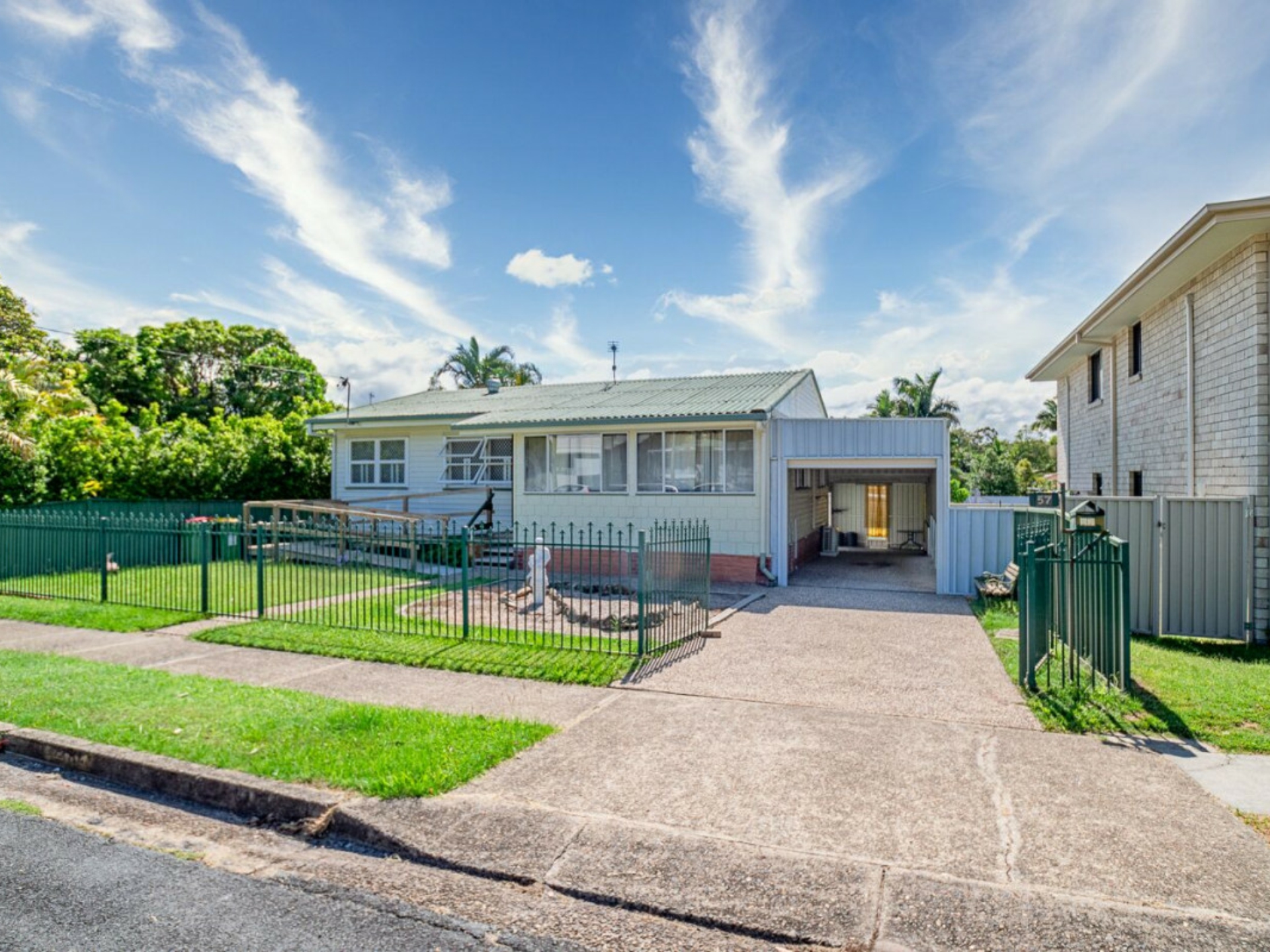 57 Deakin Avenue Southport QLD