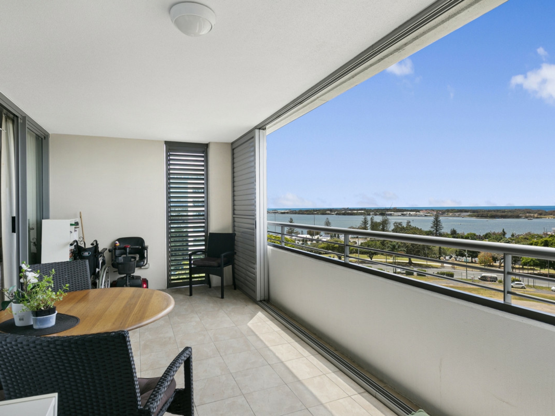 216/105 Scarborough Street, Southport