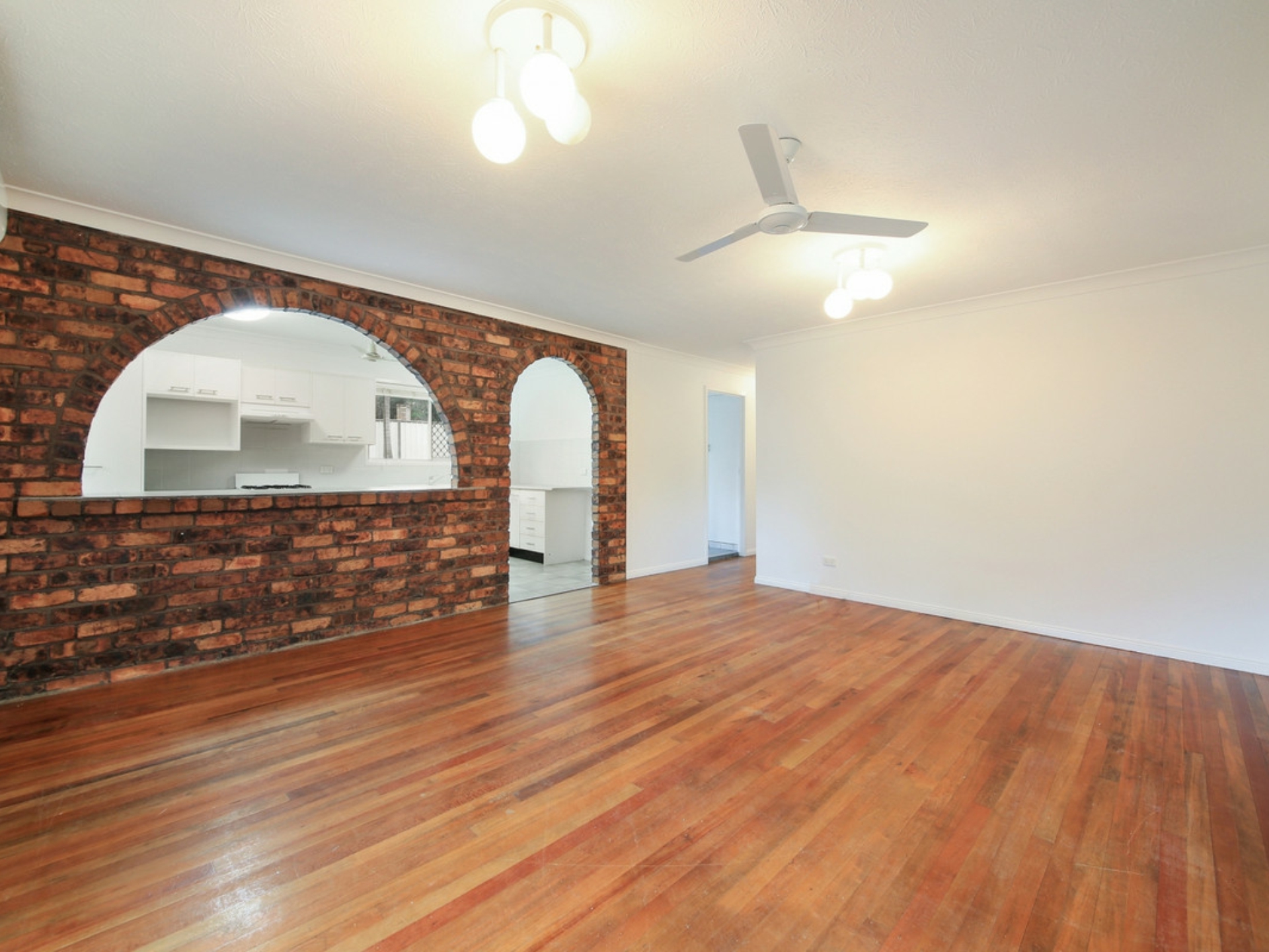 10 Tongarra Street, SOUTHPORT