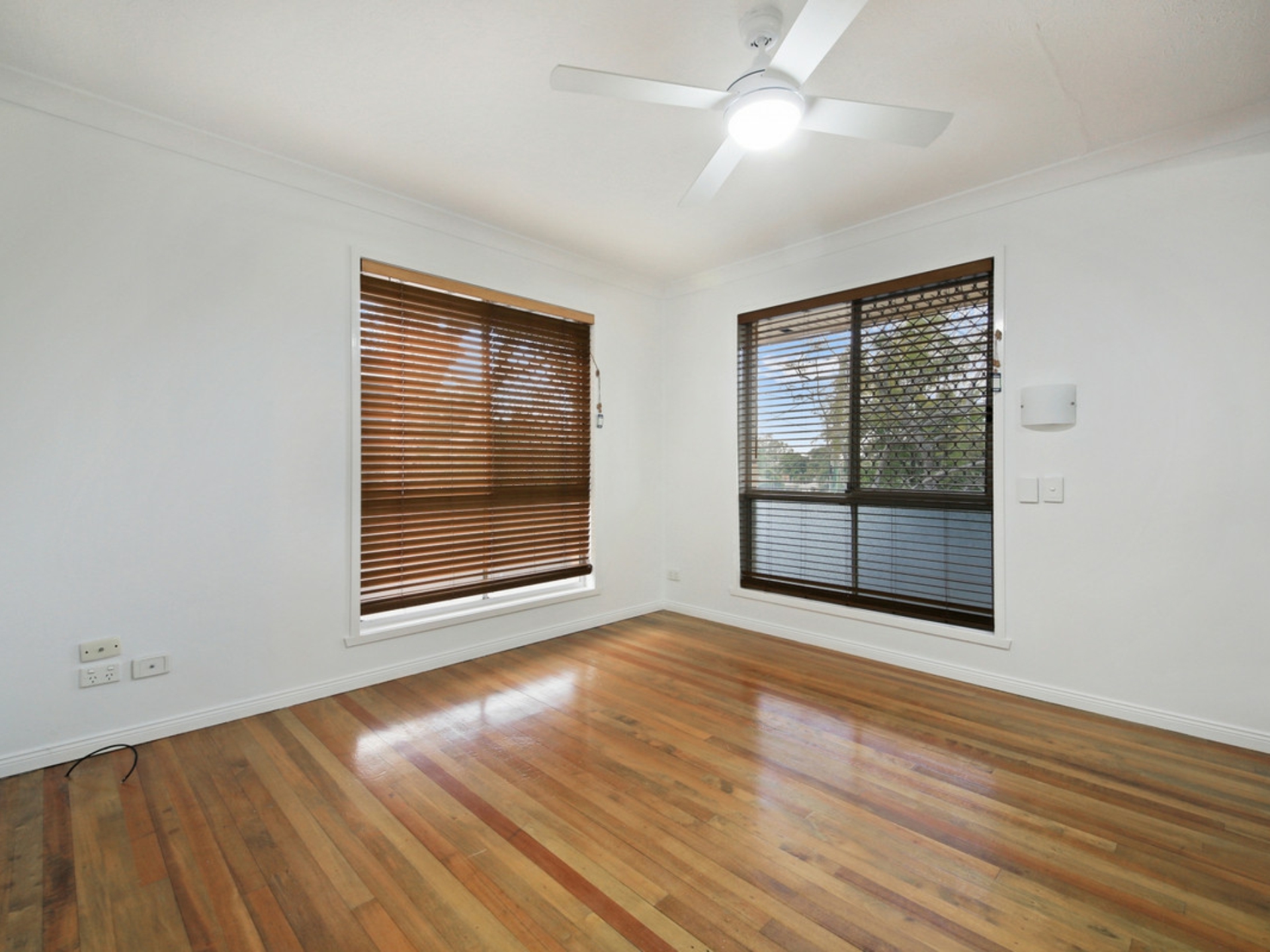 10 Tongarra Street, SOUTHPORT