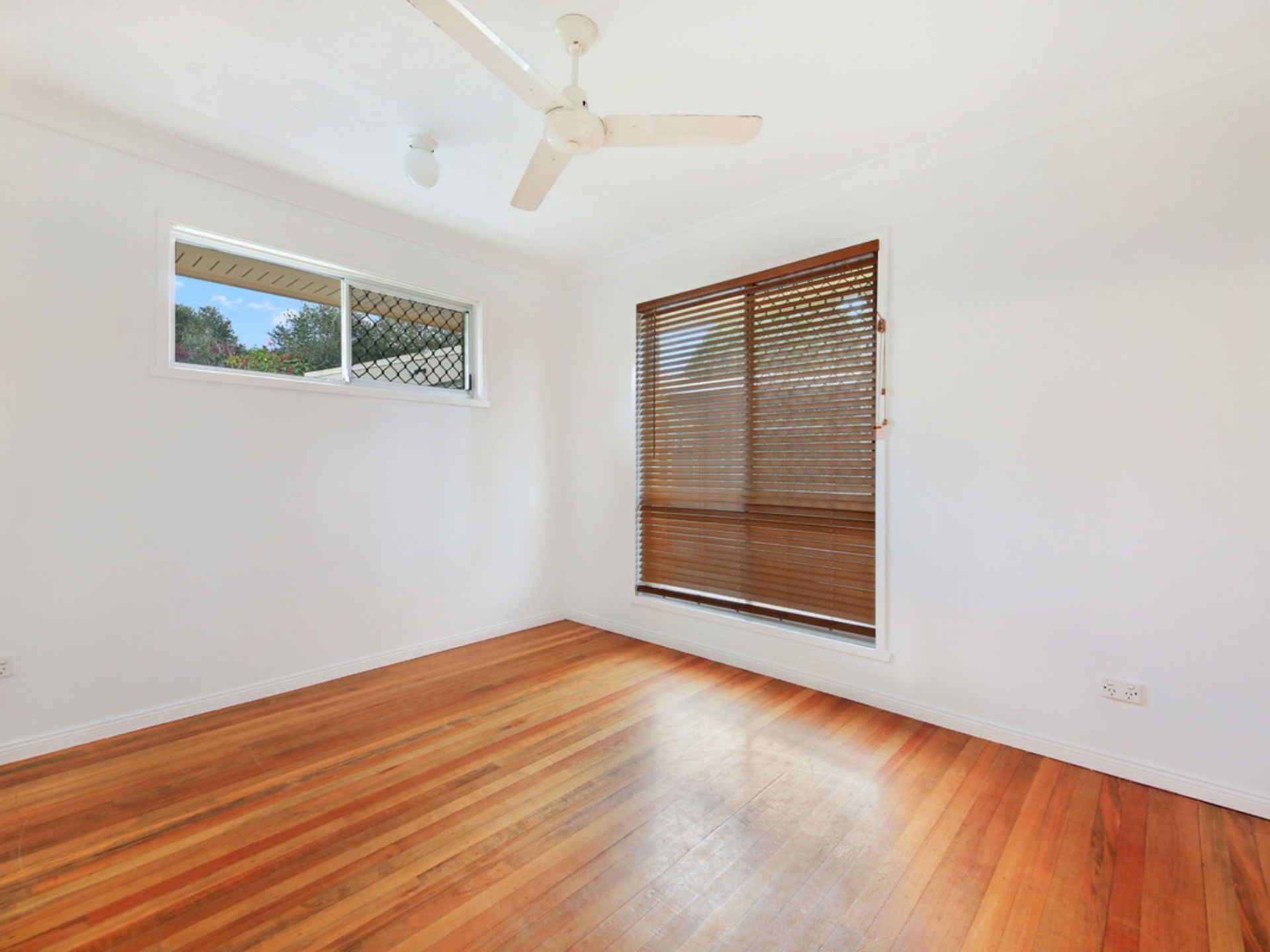 10 Tongarra Street, SOUTHPORT