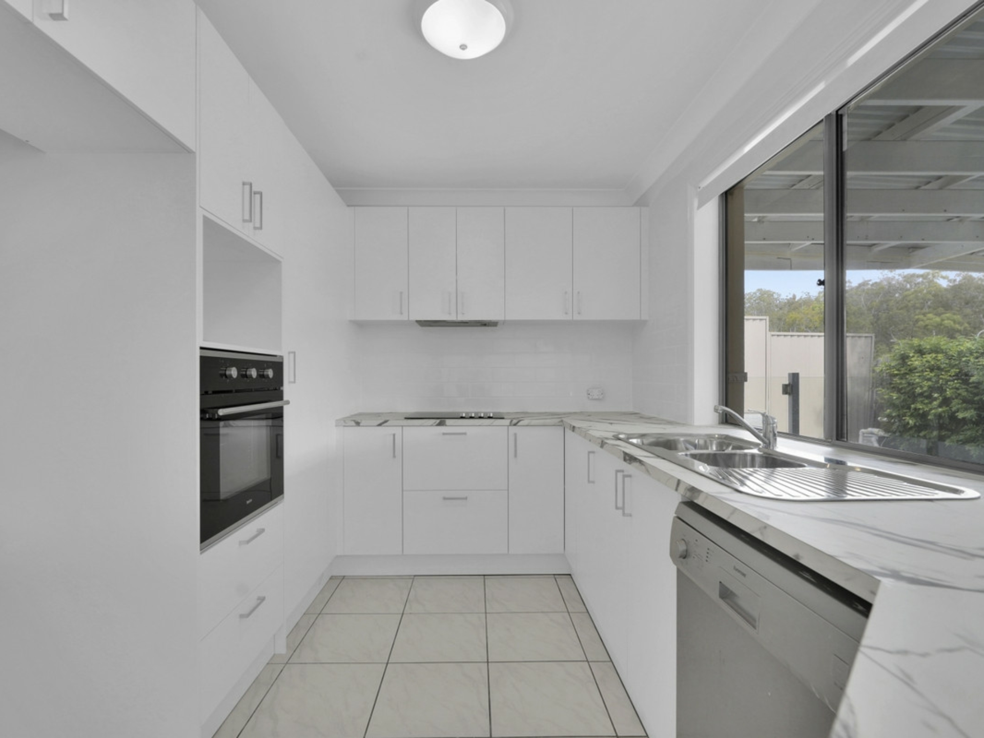 1/106 Greenacre Drive, PARKWOOD