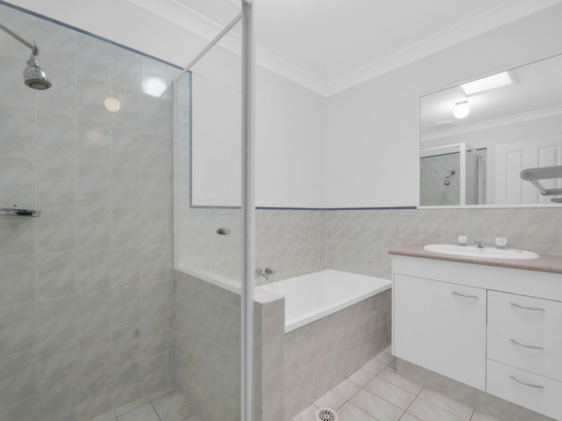 1/106 Greenacre Drive, PARKWOOD
