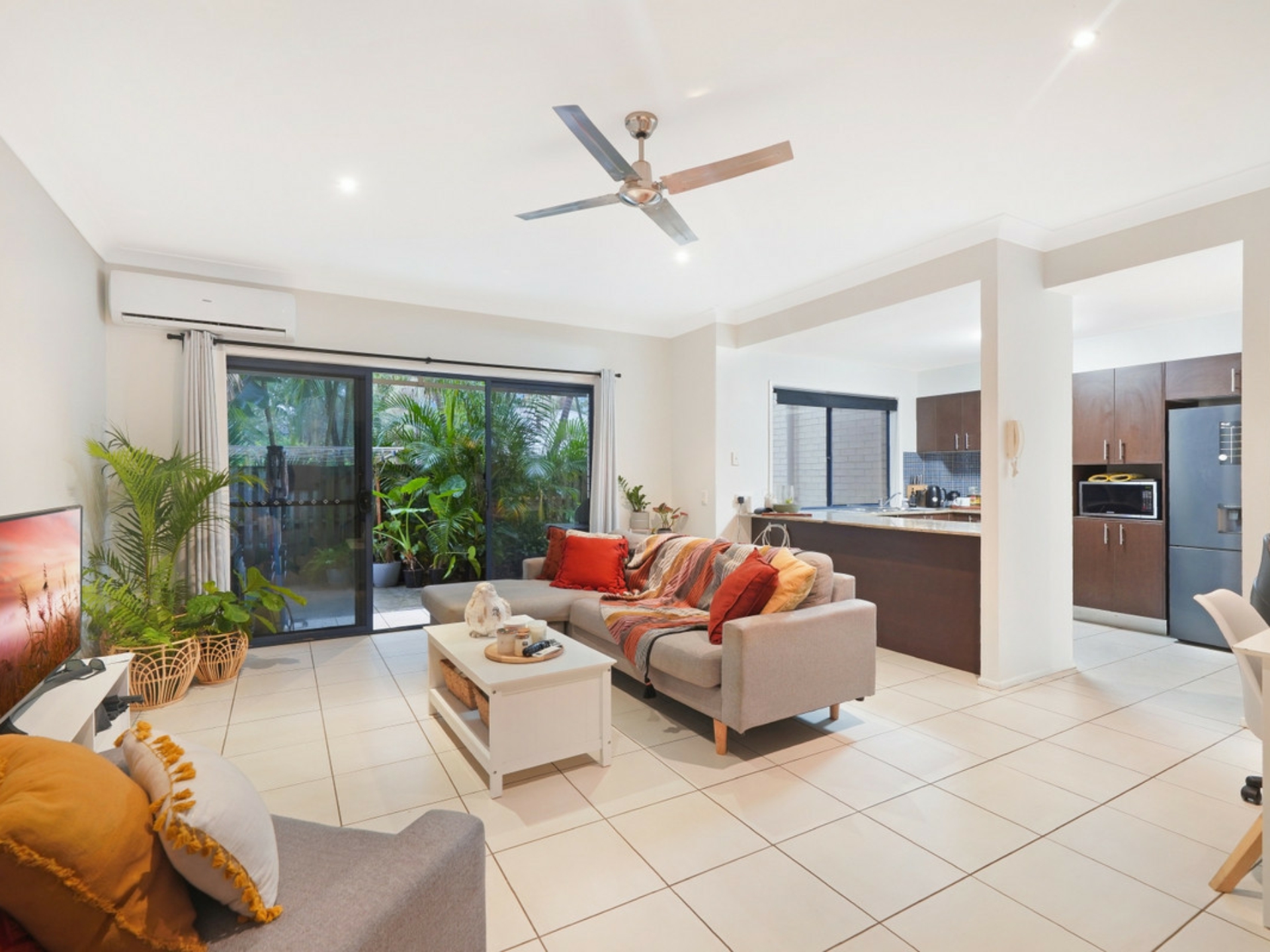 2/170 Whiting Street, LABRADOR