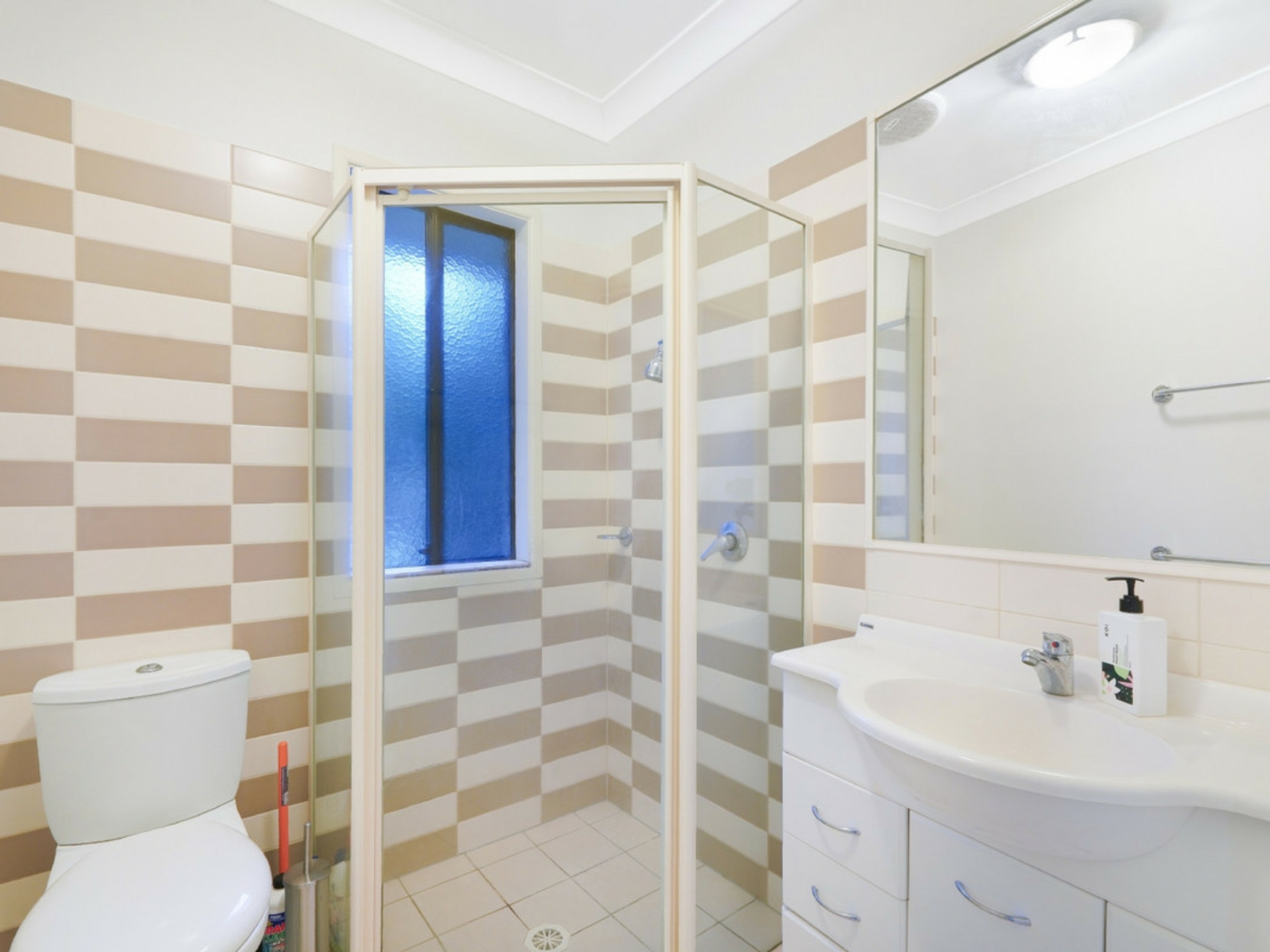 2/170 Whiting Street, LABRADOR
