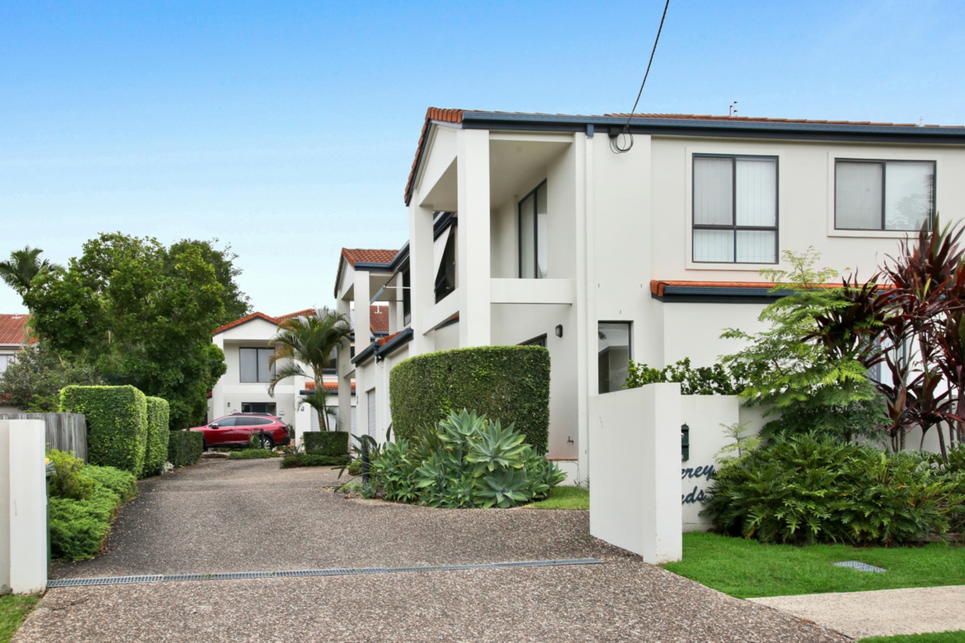 4/122 Pohlman Street, Southport