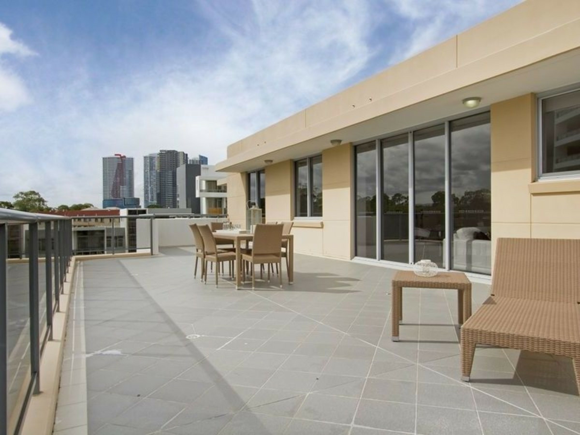 619/1-3 Aqua Street, SOUTHPORT