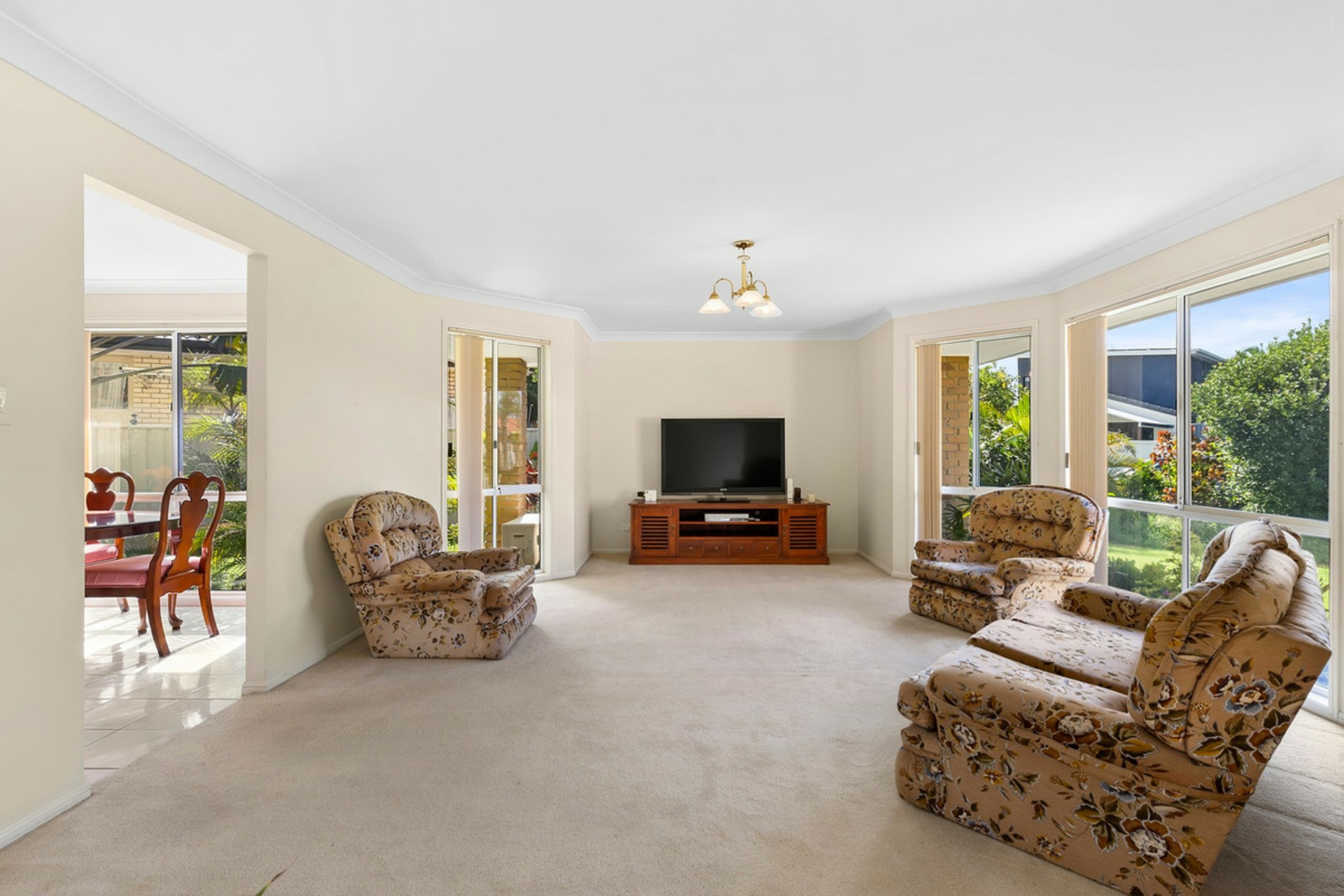 12 Helm Court, MERMAID WATERS