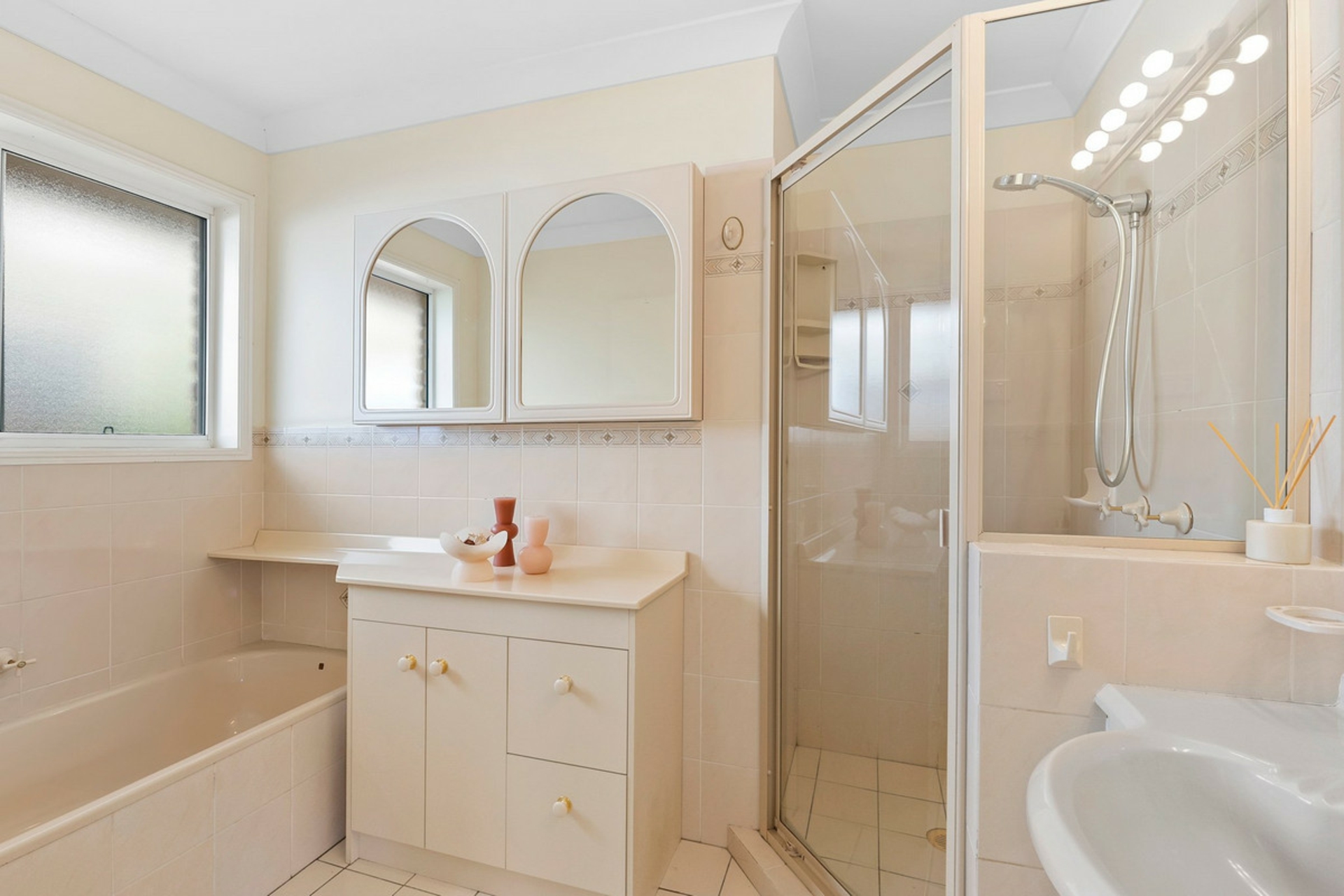 12 Helm Court, MERMAID WATERS