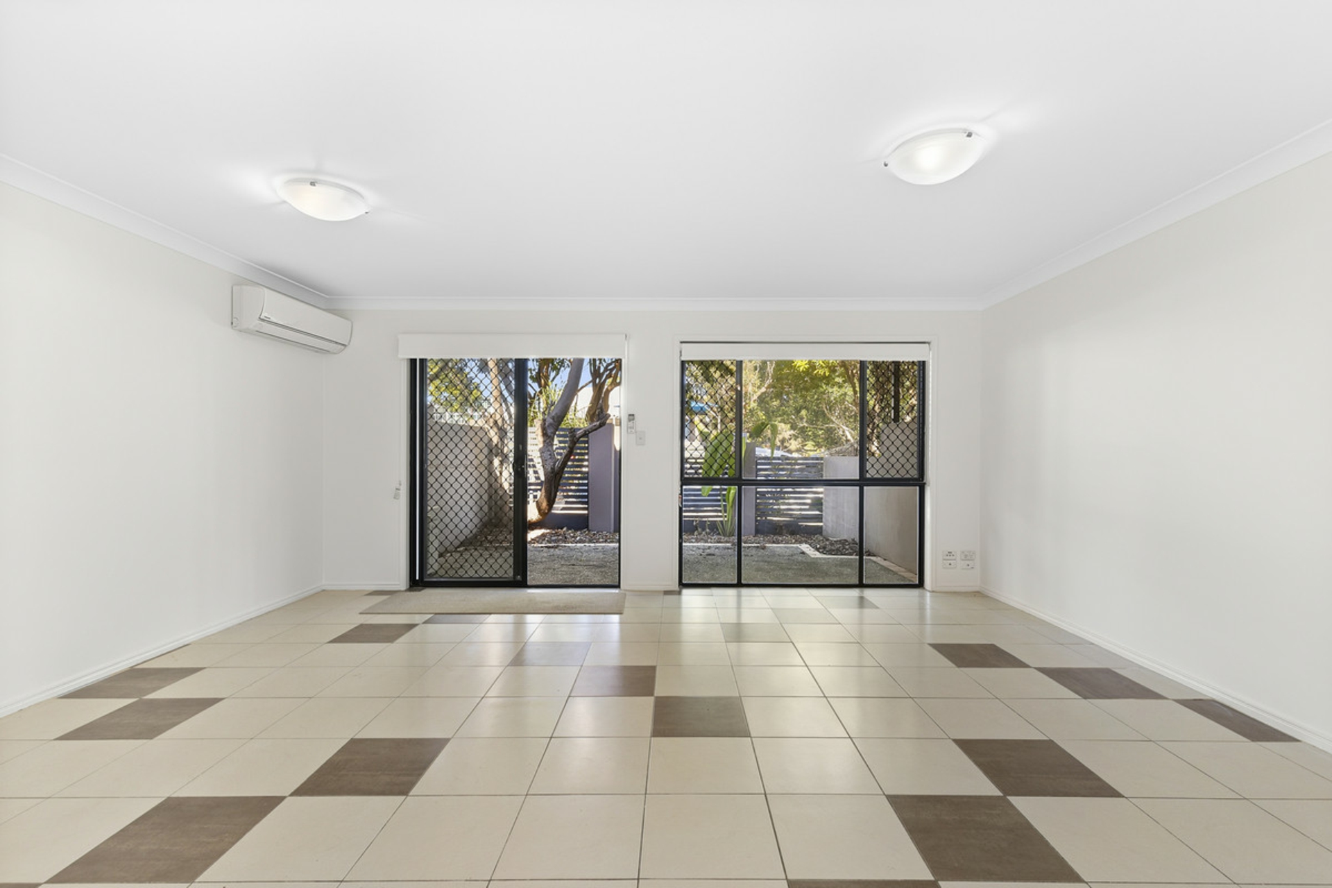 2/53 Gordon Street, LABRADOR