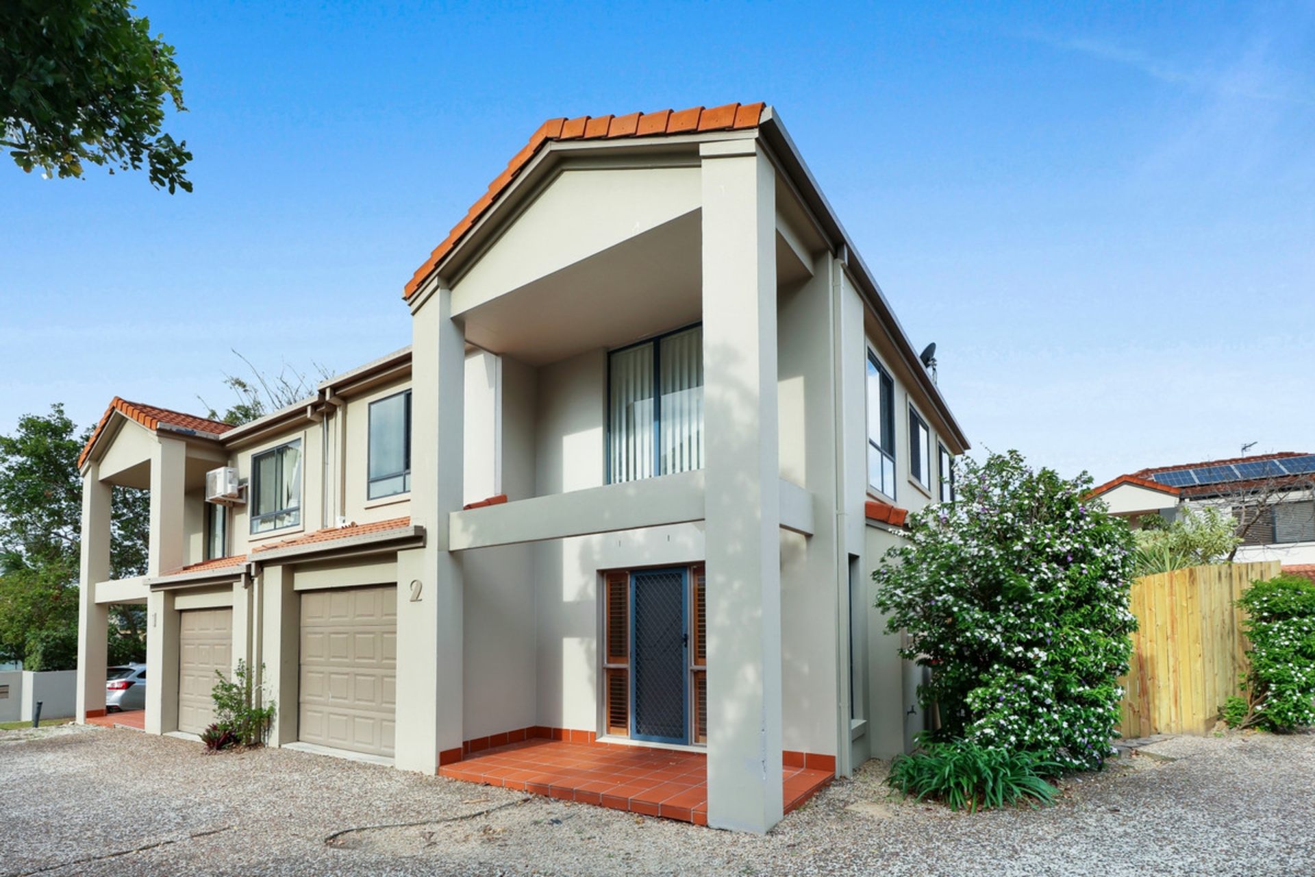 2/120 Pohlman Street, SOUTHPORT