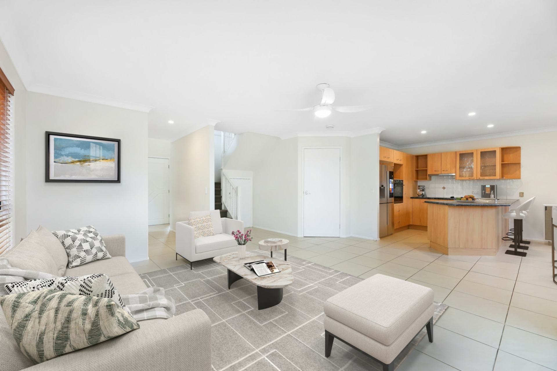 2/120 Pohlman Street, SOUTHPORT