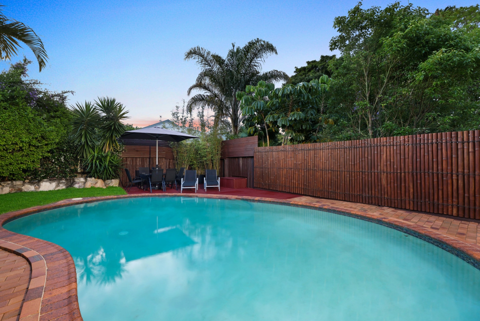 16 Sydney Street, LABRADOR