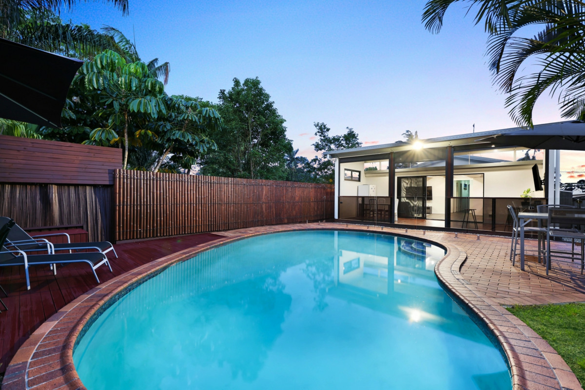 16 Sydney Street, LABRADOR