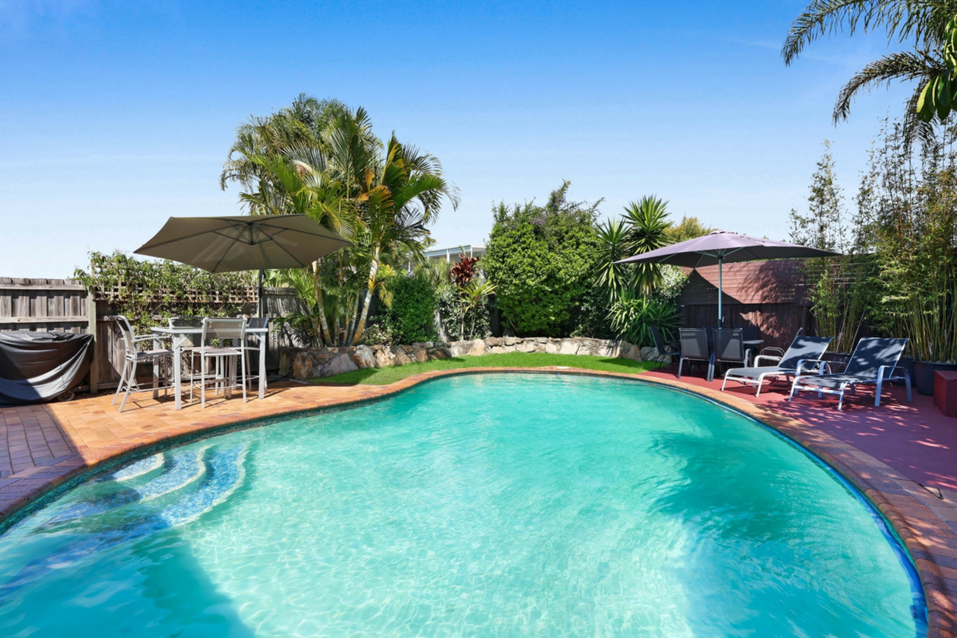 16 Sydney Street, LABRADOR