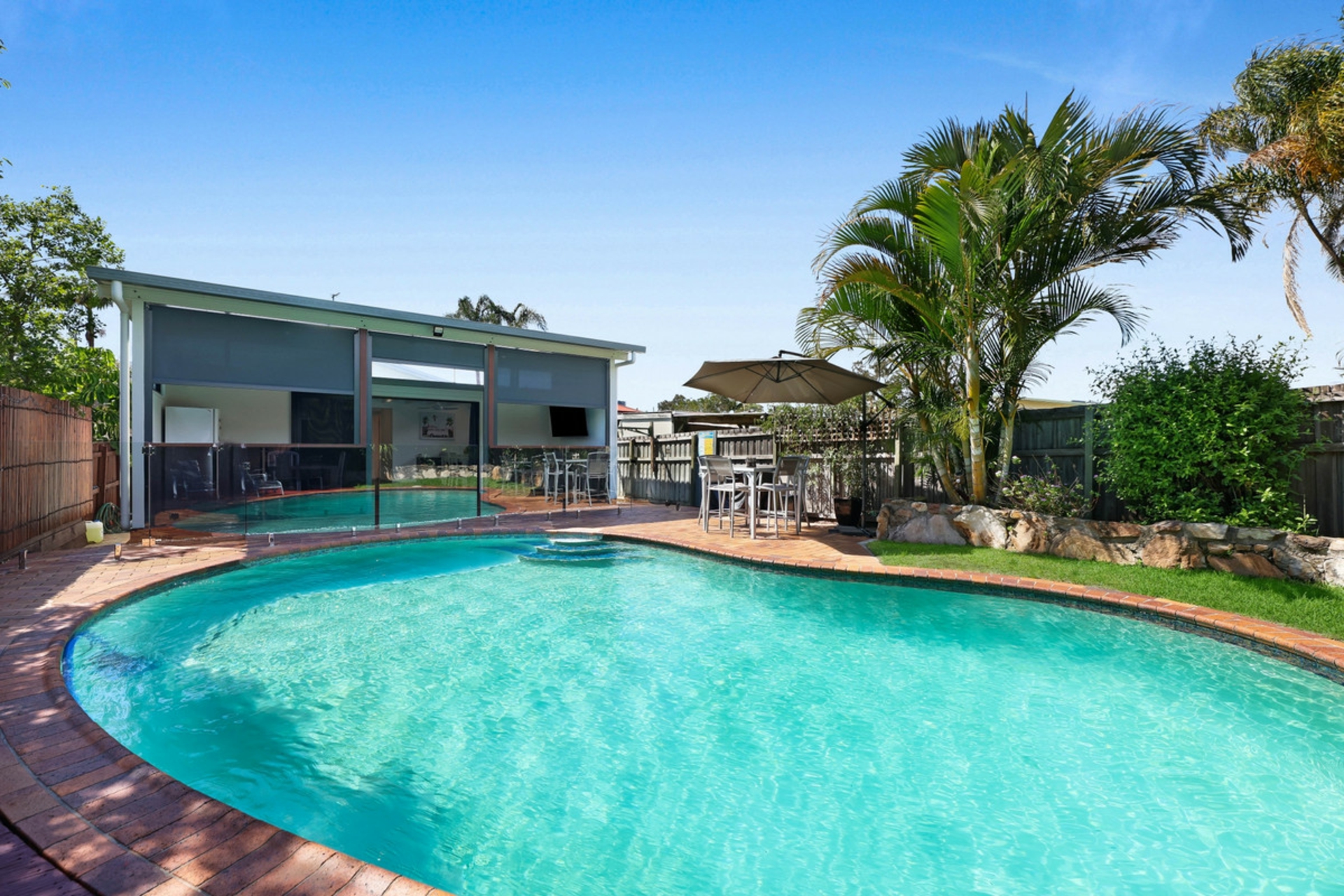 16 Sydney Street, LABRADOR