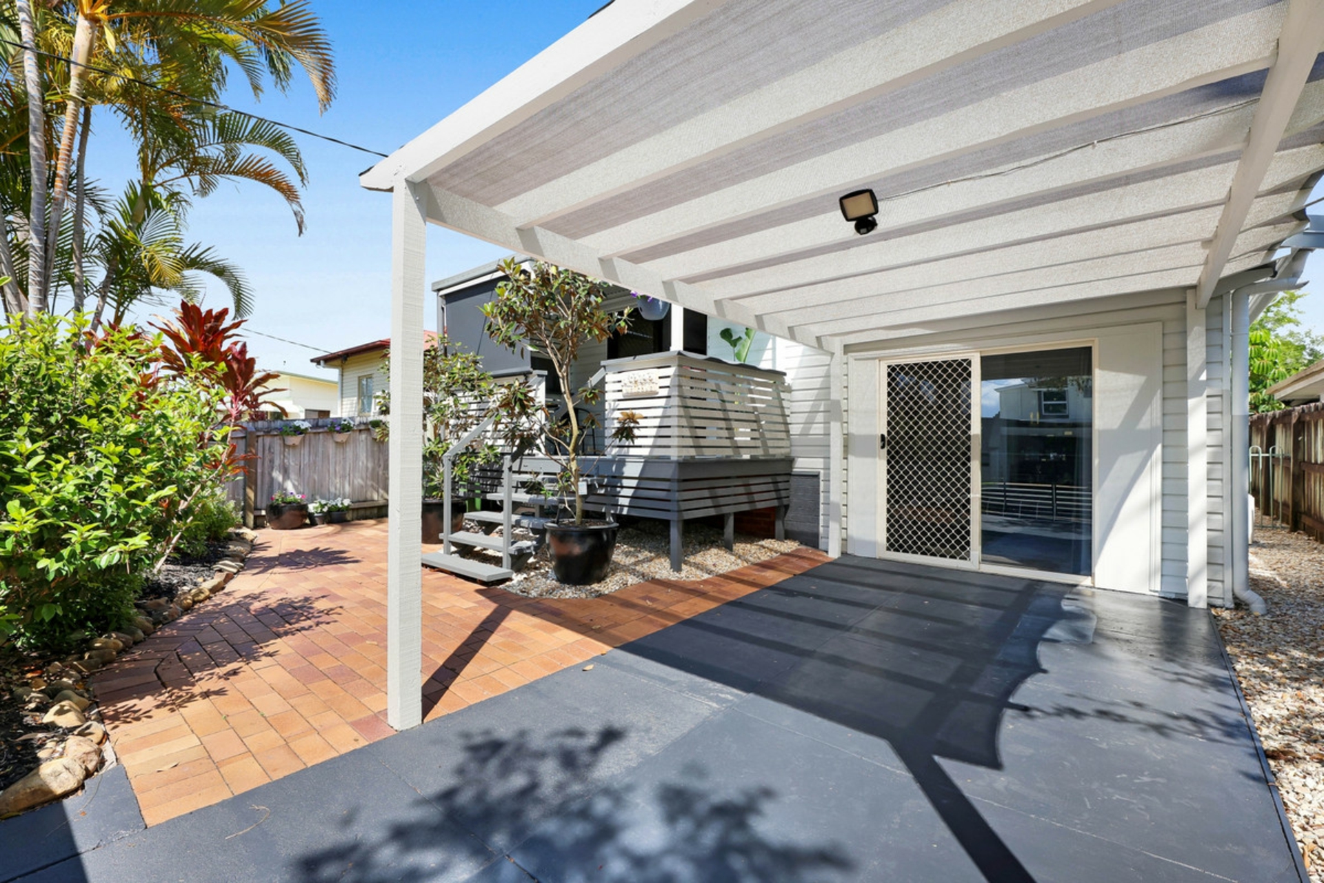 16 Sydney Street, LABRADOR